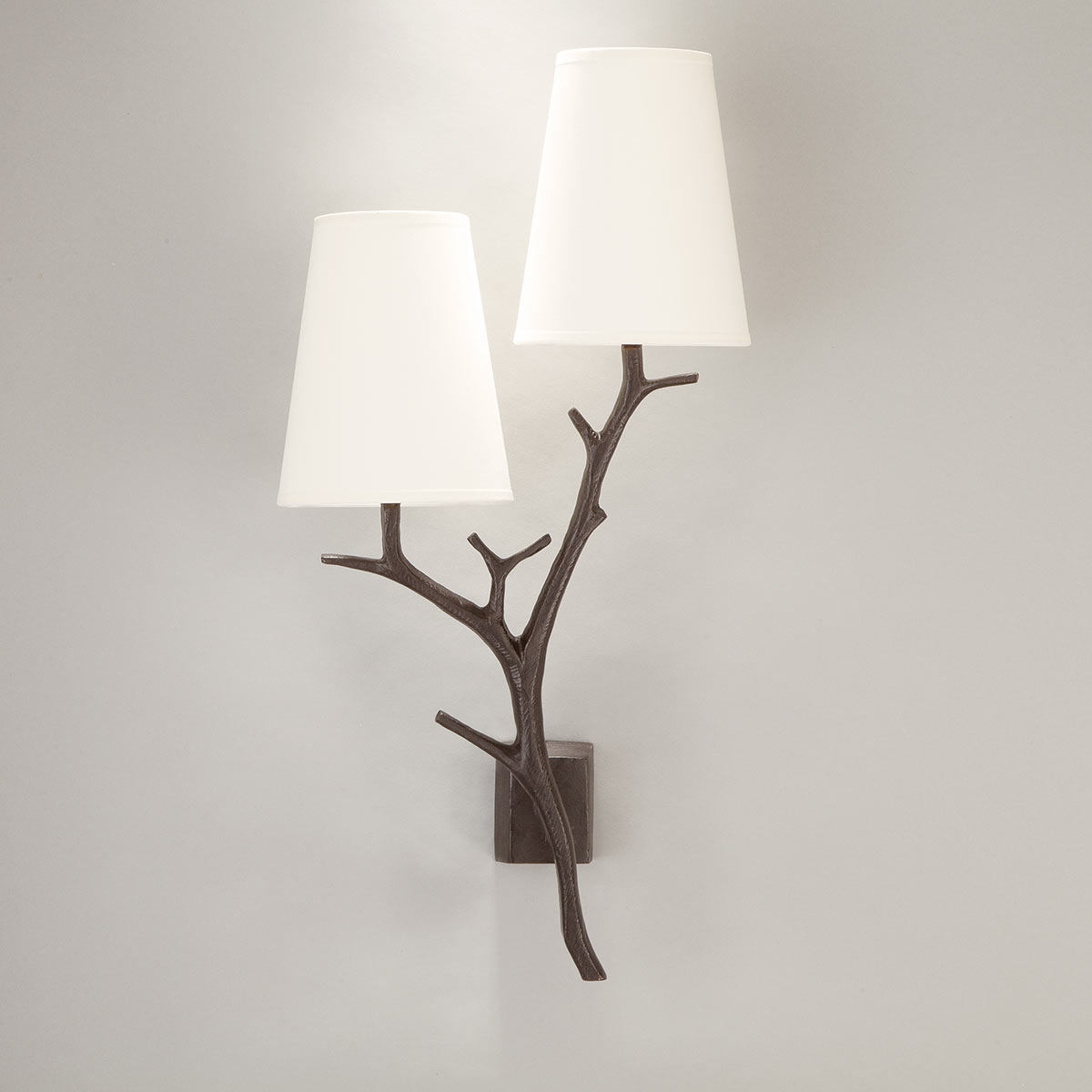 Naturalistische Bronze-Wandleuchte RAMURE mit Stoffschirm