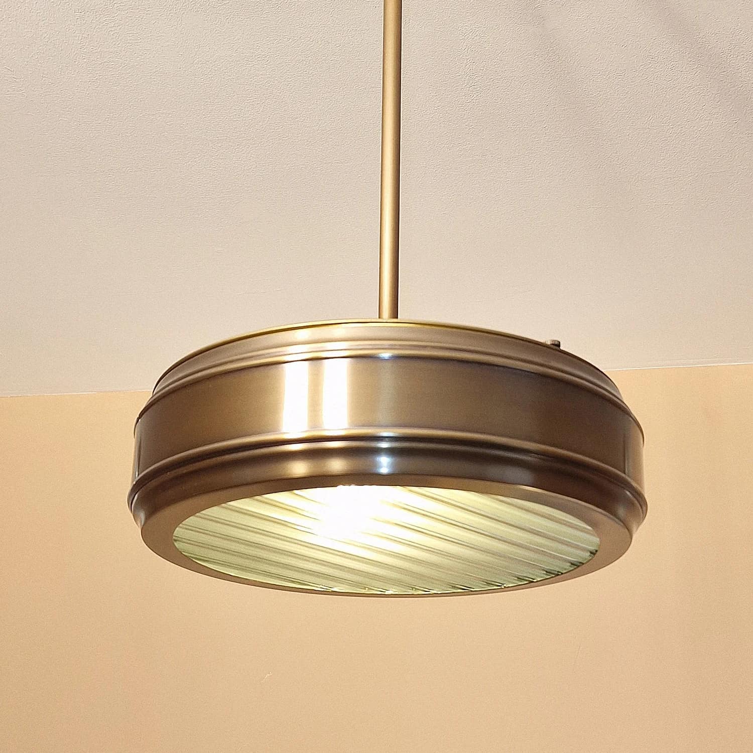 Space Age Hängeleuchte aus Messing Ø 32 cm