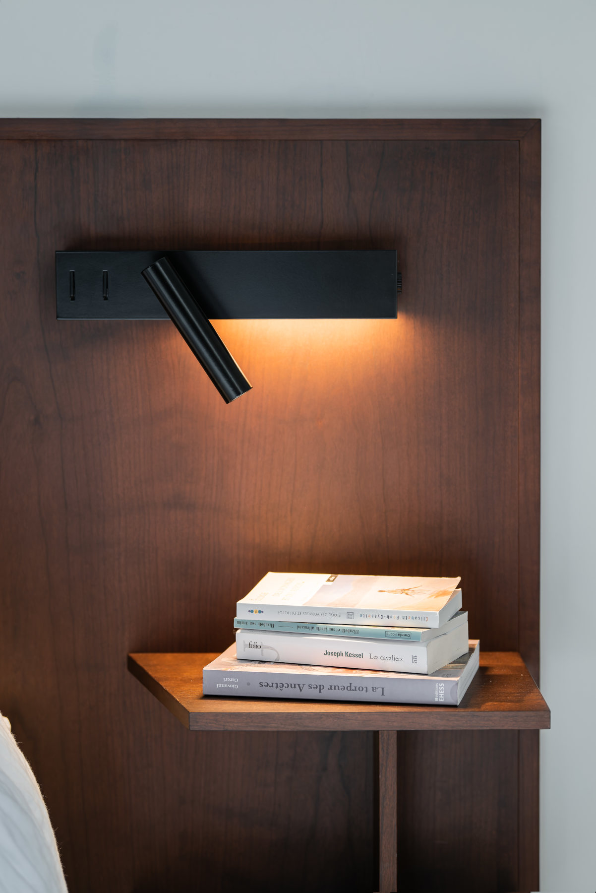 Adjustable Bedroom Light FIT with Backlighting: ©David Pillet