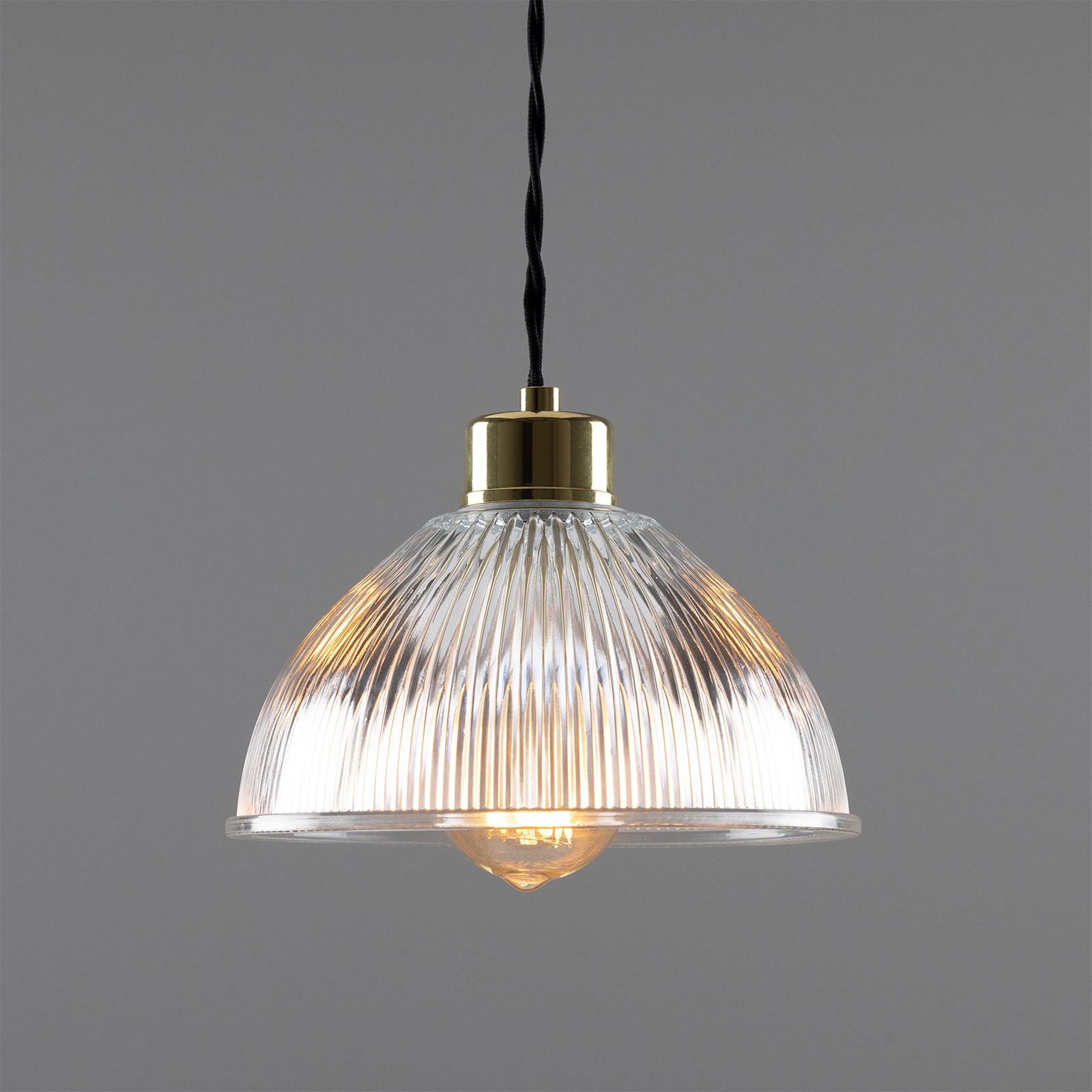 Small Pendant Lamp with Holophane Glass Shade e.g. for Counters: Die kleine Prisma-Hängelampe, hier in Messing poliert und schwarzem Kabel