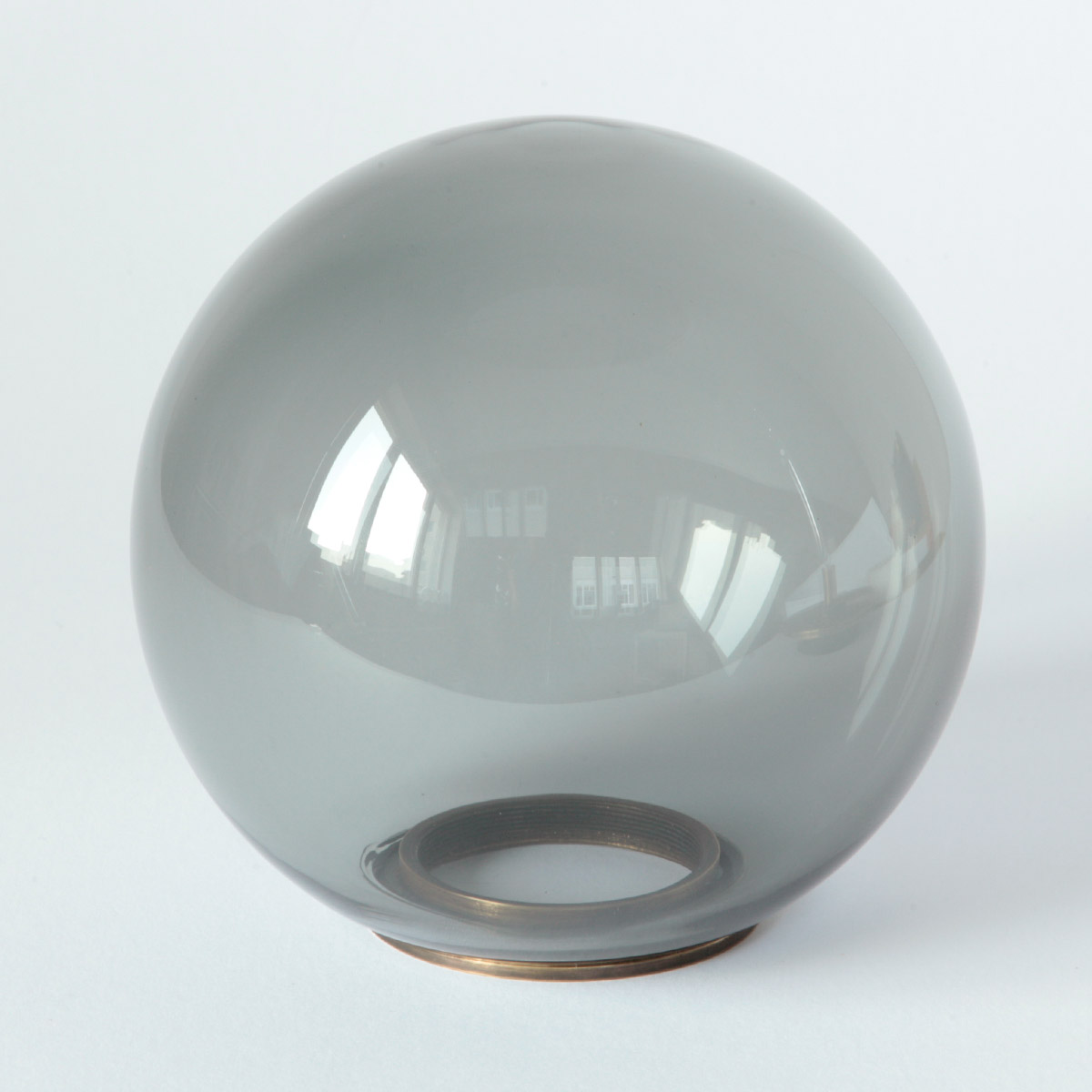 Vertical Chandelier with Three Smoked Glass Spheres, Fig. 8