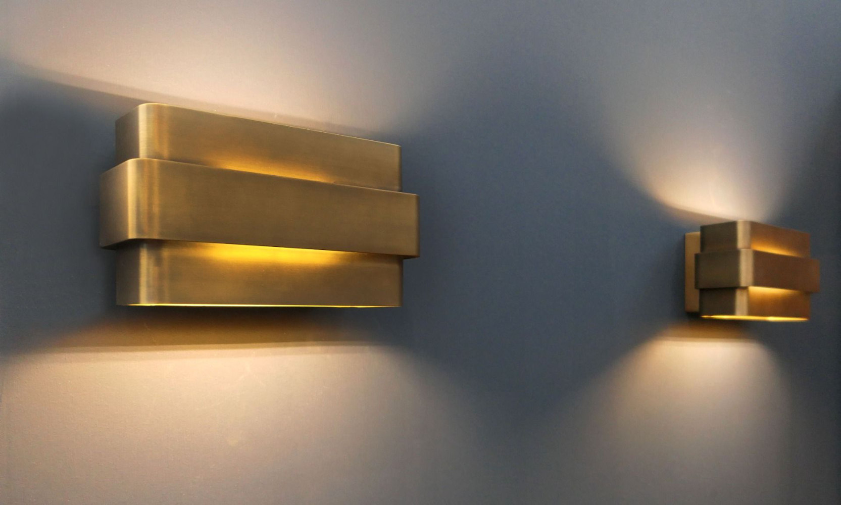 Up-Down-Wandleuchte MARETO aus patiniertem Messing, Bild 3