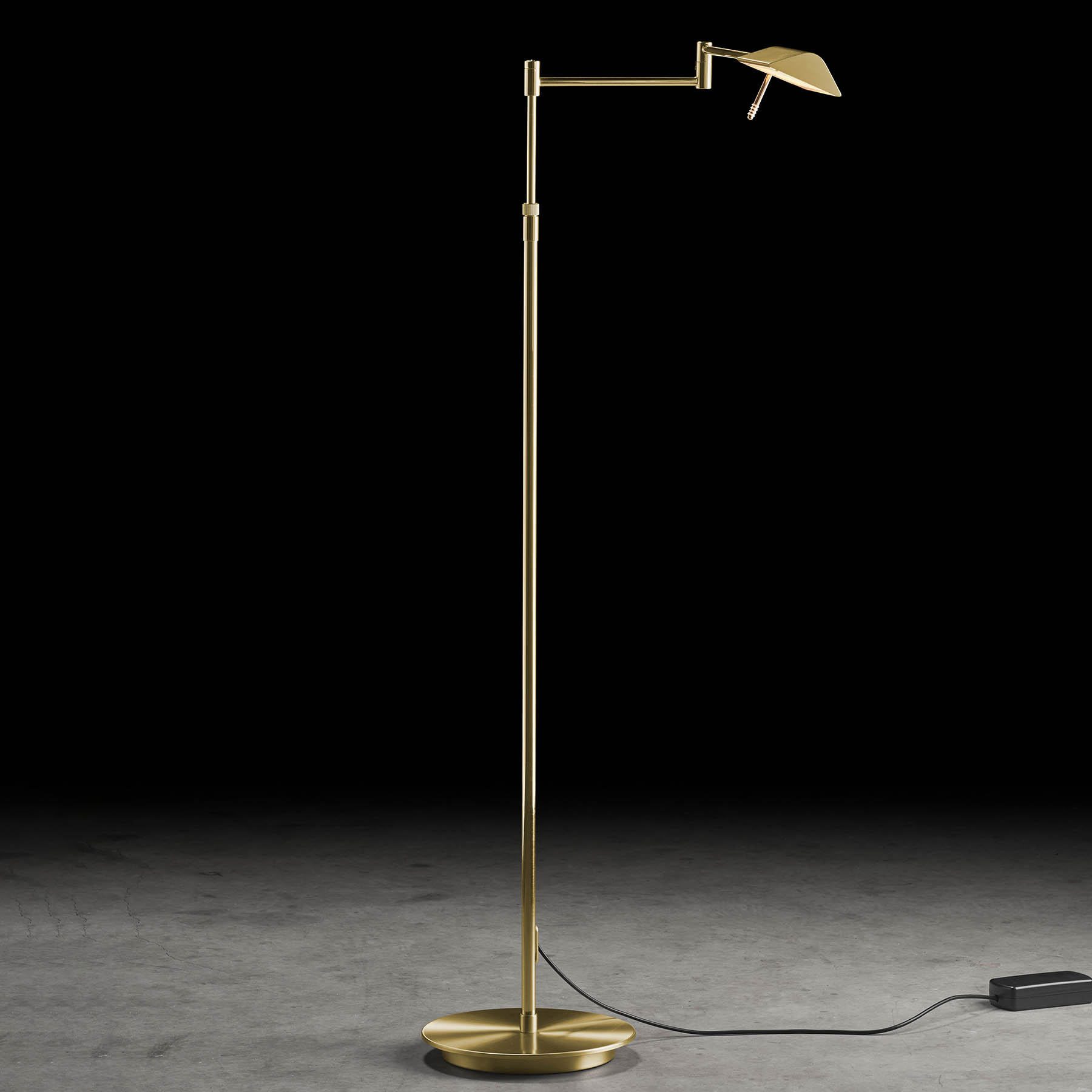 Lese-Stehleuchte 9614 aus Messing mit High End-LED und Dimmer: Abgebildet in der Oberfläche Messing