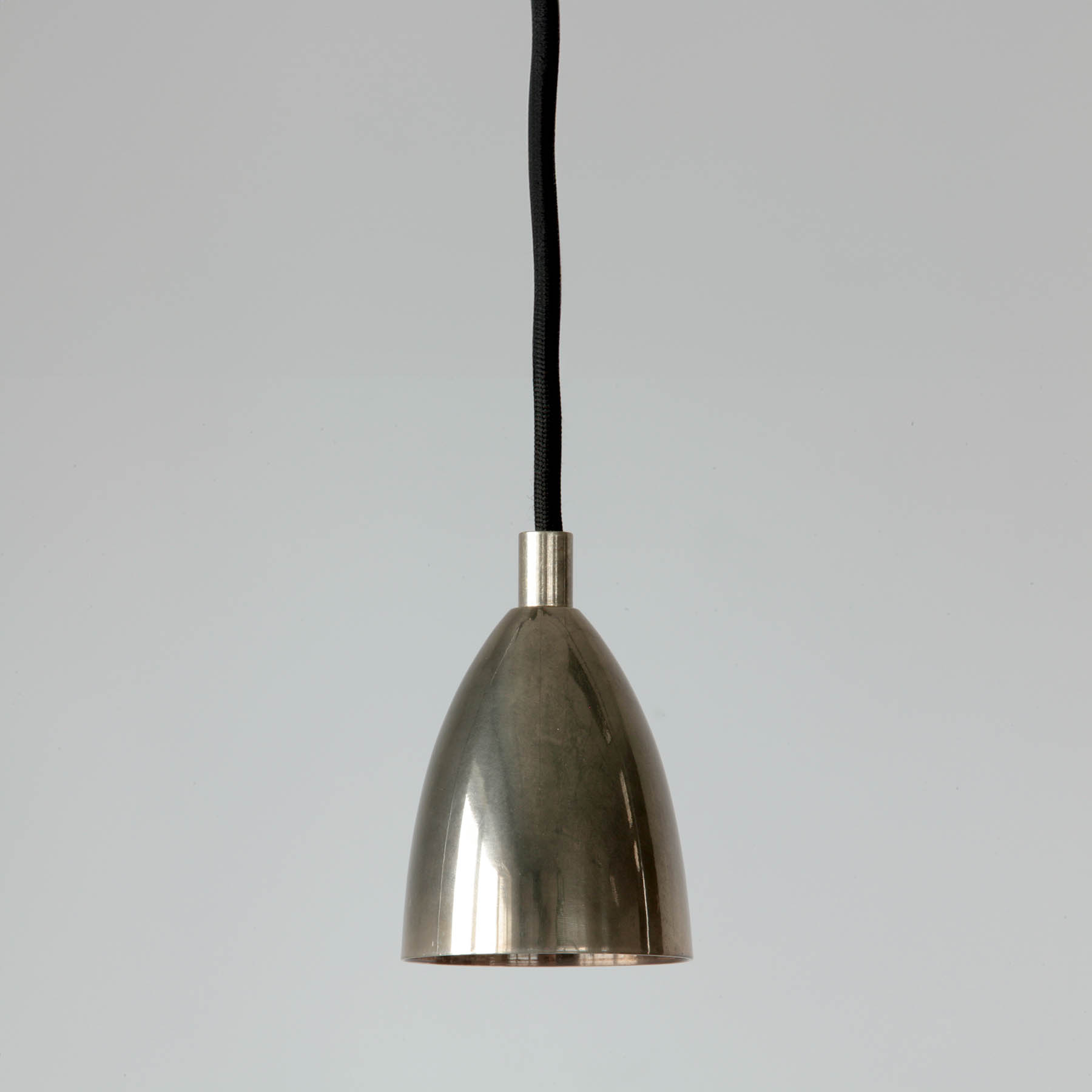 Very small spotlight lamp made of brass, Ø 7 cm: Zu sehen in Alt-silbern patiniert