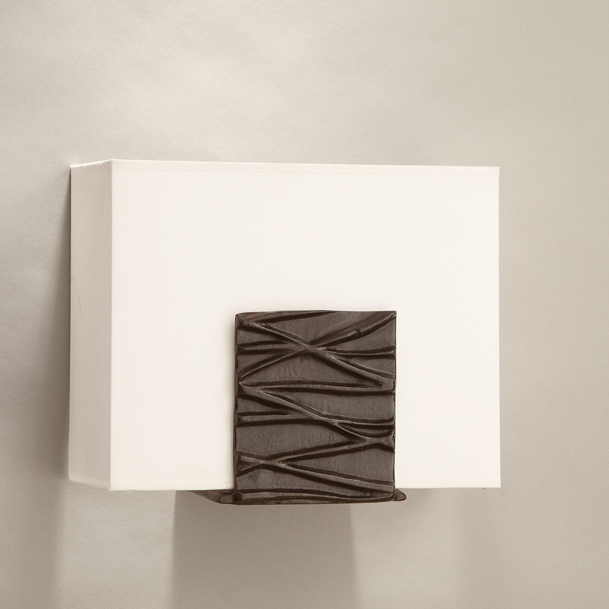 Bronzeguss-Wandleuchte ZEN mit Stoffschirm
