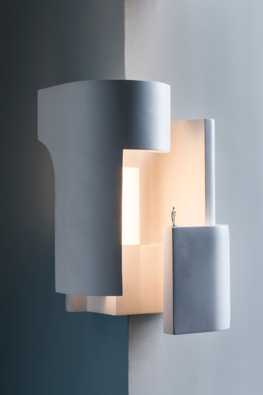Corner Wall Light with Gold Plating SOUL STORY ANGLE: Das Modell in Weiß