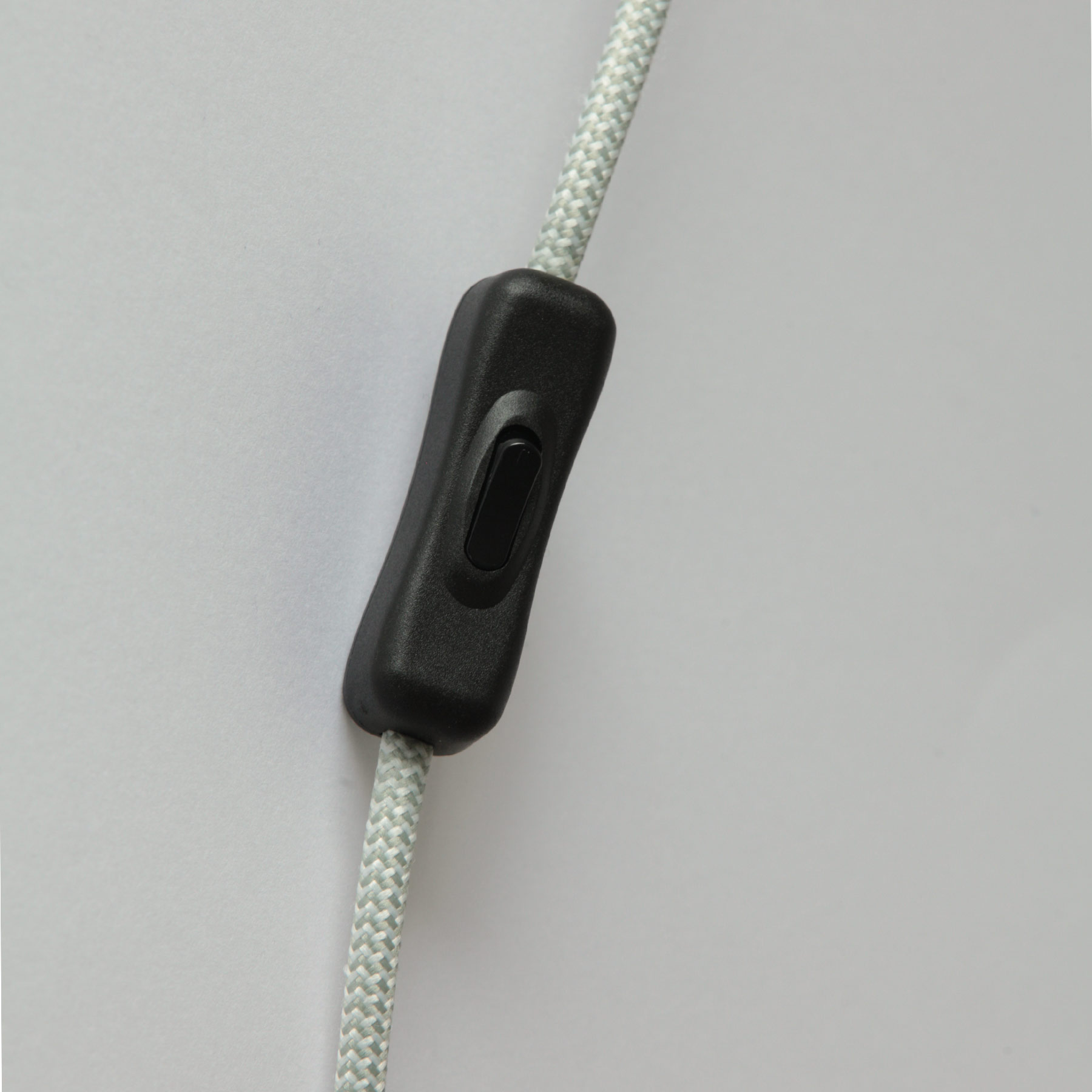 Schlichte Deckenleuchte mit samtig-mattem Glasschirm „Pille“ , Ø 28 oder 34 cm: Die Kabelzuleitung (optional  bei Montage als Wandleuchte nutzbar) hat eine Kippschalter nach ca. 40 cm
