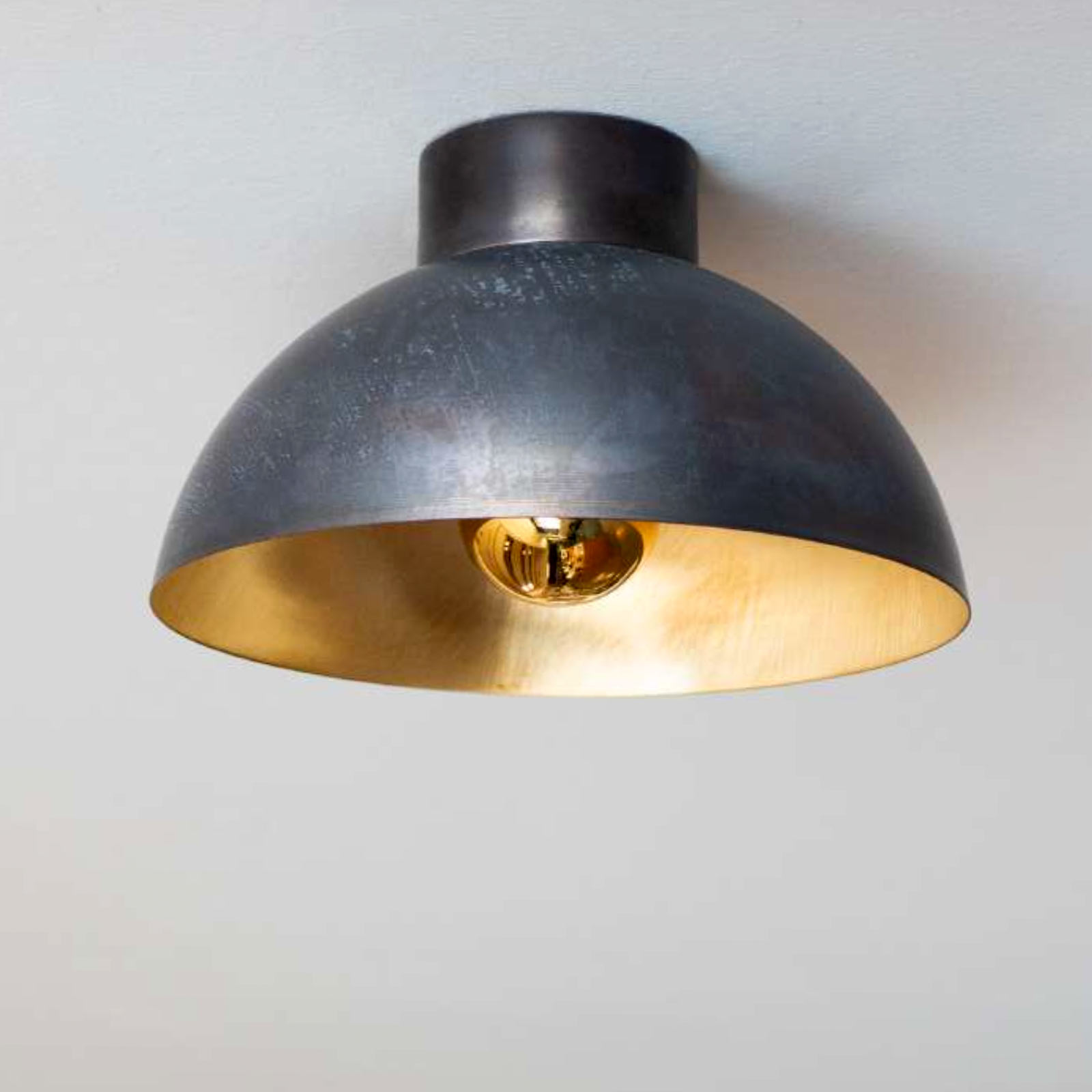 Kleine Halbkugel-Deckenleuchte BOWLY aus Messing, Ø 18 cm