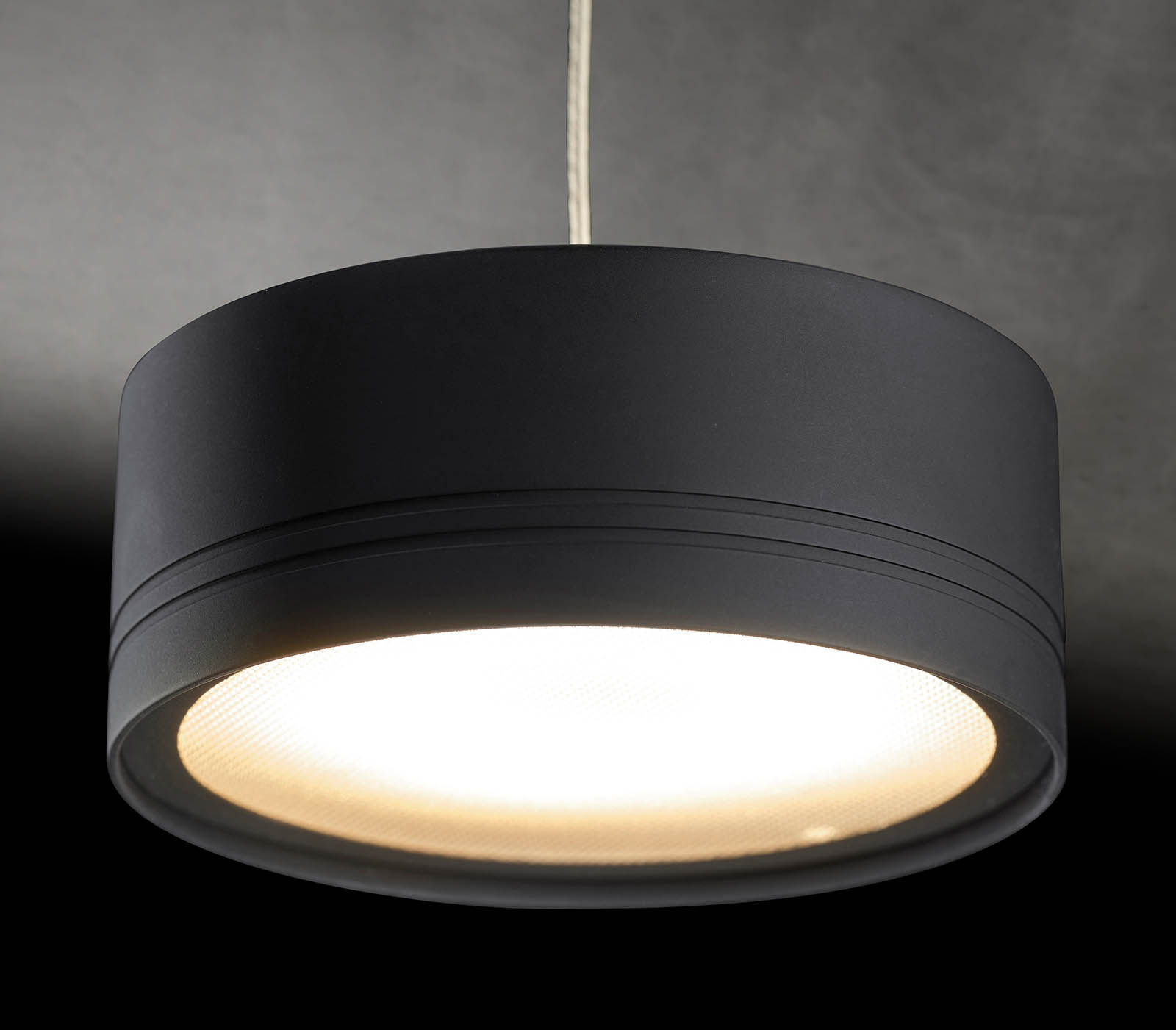 Modern Up/Down Pendant FAVOR with High-End LED Technology: Oberfläche Schwarz