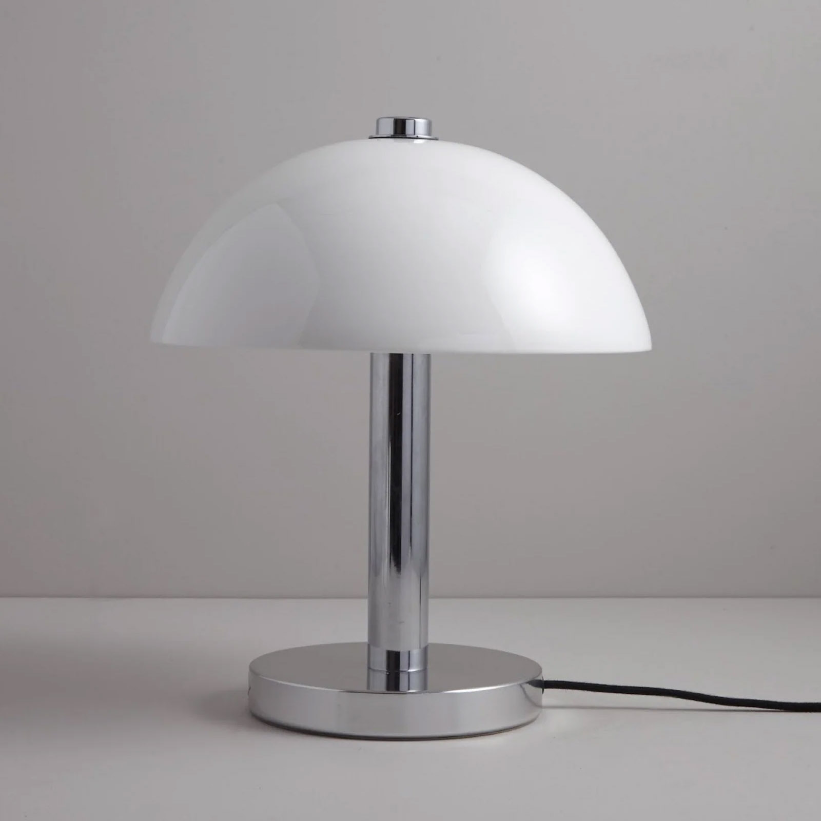 Mushroom table lamp with porcelain shade COSMO: hier in der glatten Ausführung