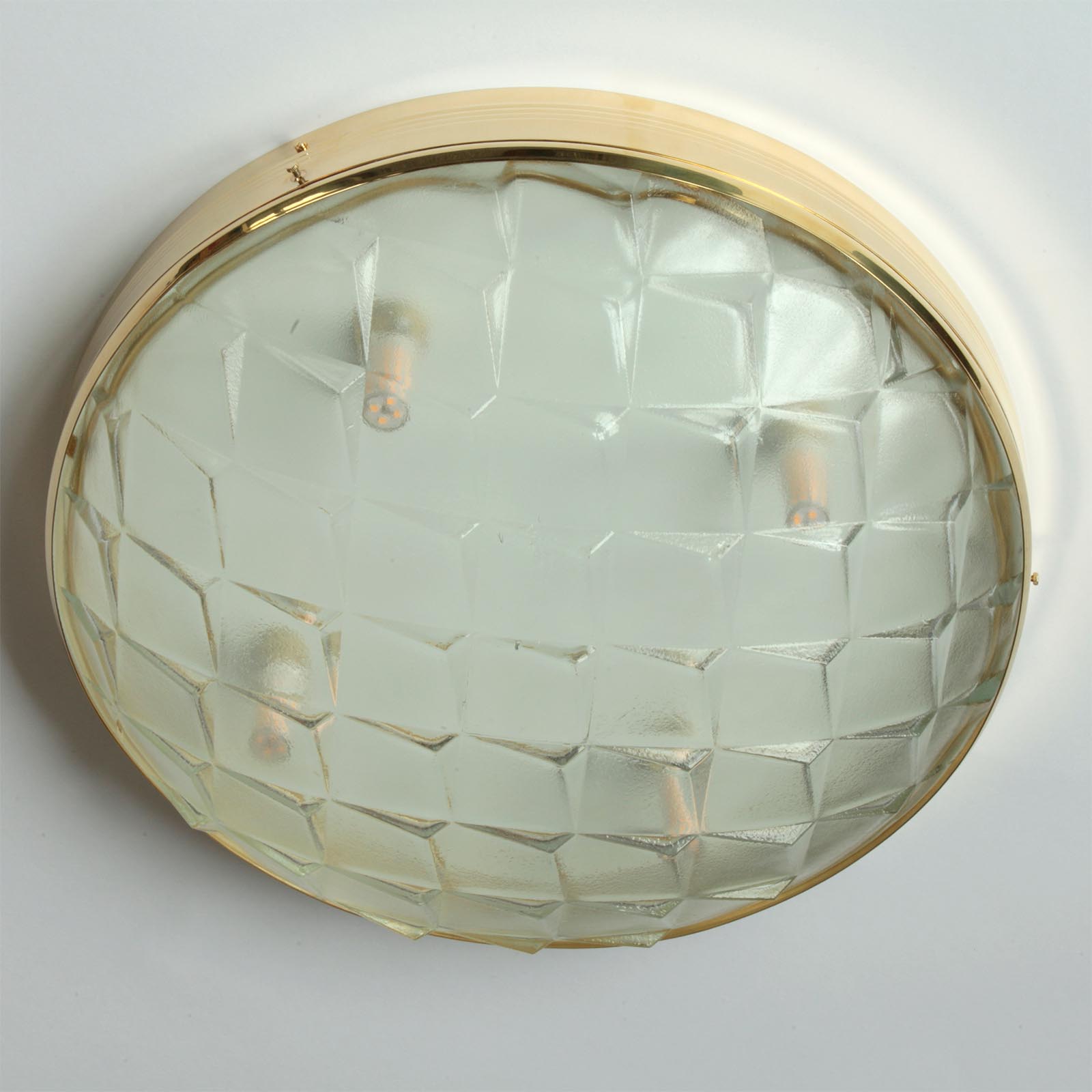 Timeless Glass Ceiling Lamp in Brass Base MACA, Ø 30–50 cm: Das mittlere Modell in hochglanz poliert