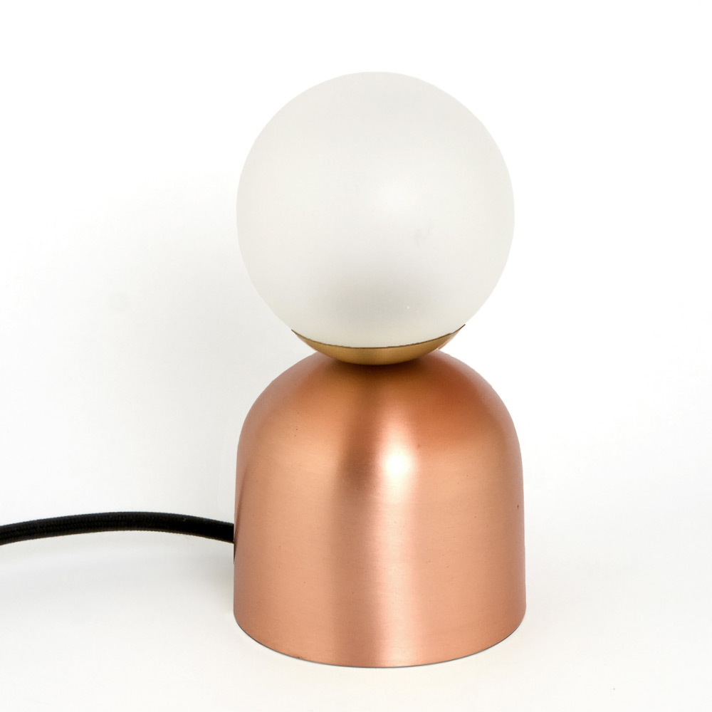 Handgefertigte, kleine Design-Tischleuchte mit Glaskugel