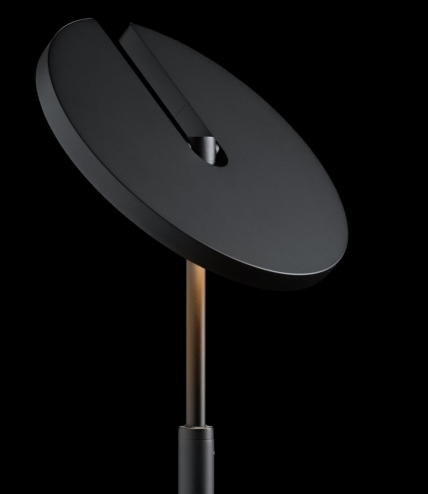 Floor Uplighter SUPERNOVA S/DTW with High-End LED: Detail des Leuchtenkopfs in Schwarz