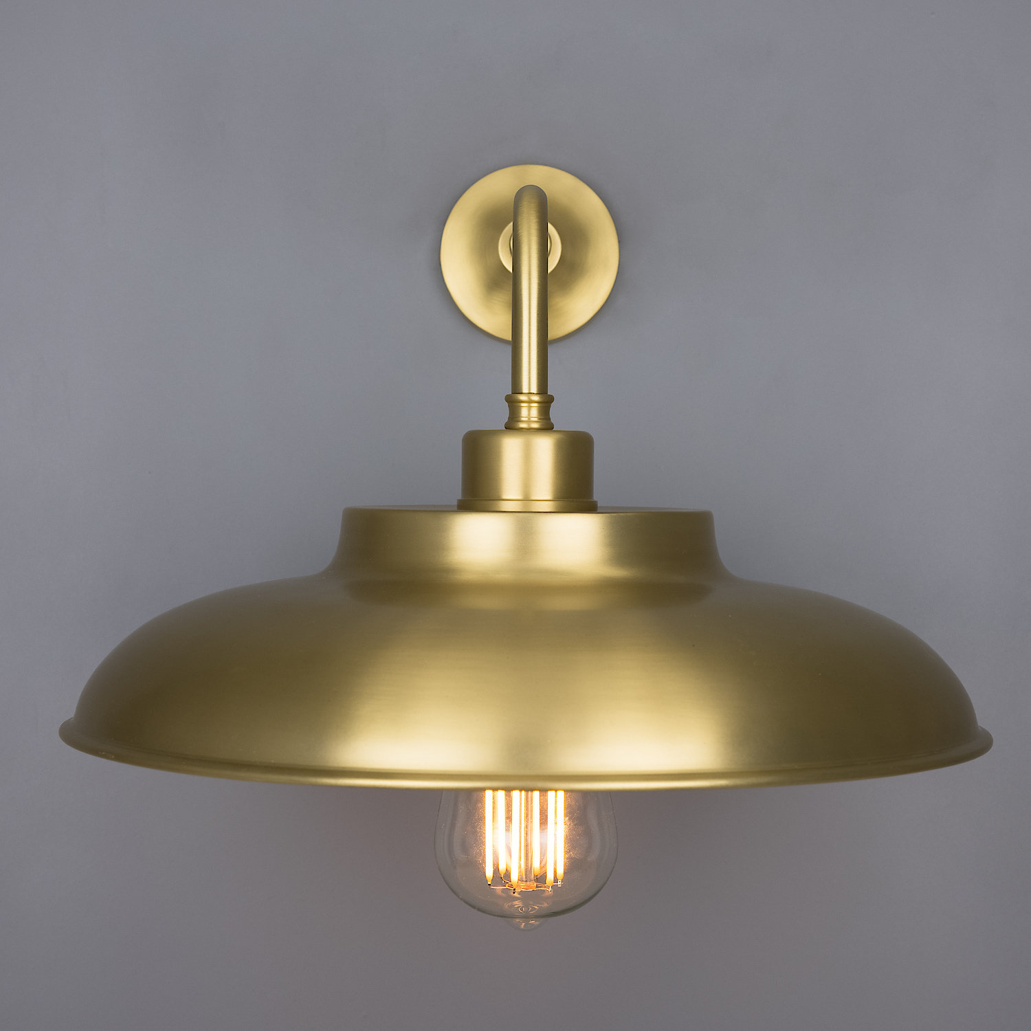 Nostalgic Dish Shade Wall Light Made of Brass: Messing satiniert
