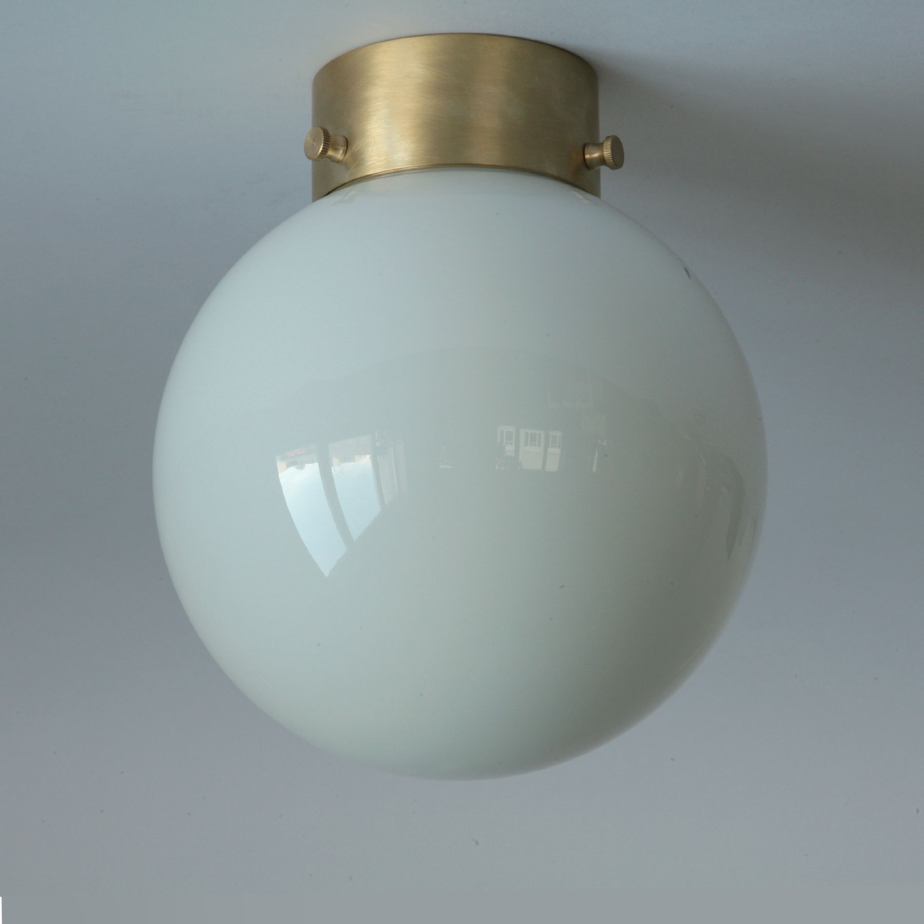 Glaskugel-Deckenleuchte, Design in Messing, 20 cm