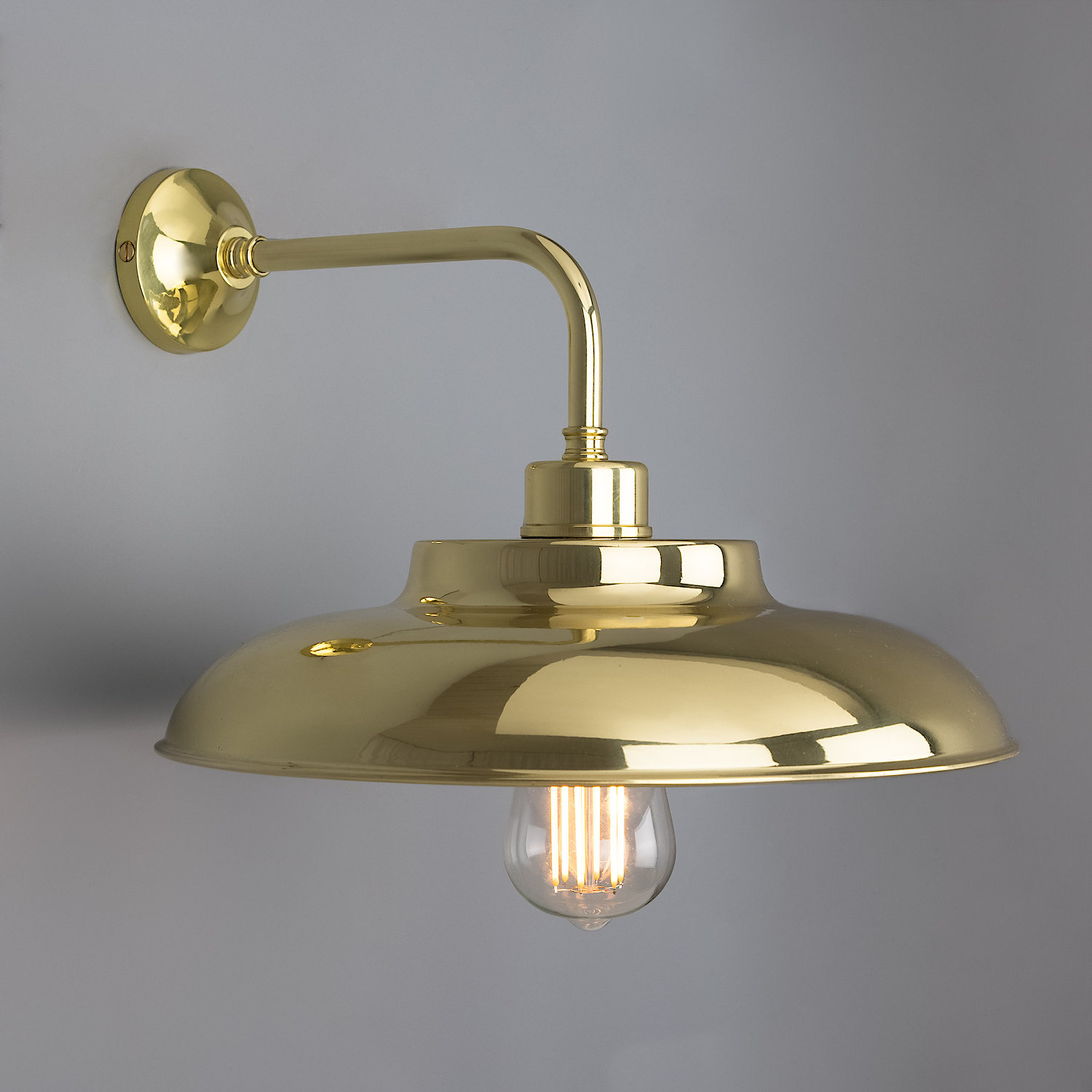 Nostalgic Dish Shade Wall Light Made of Brass: Messing poliert