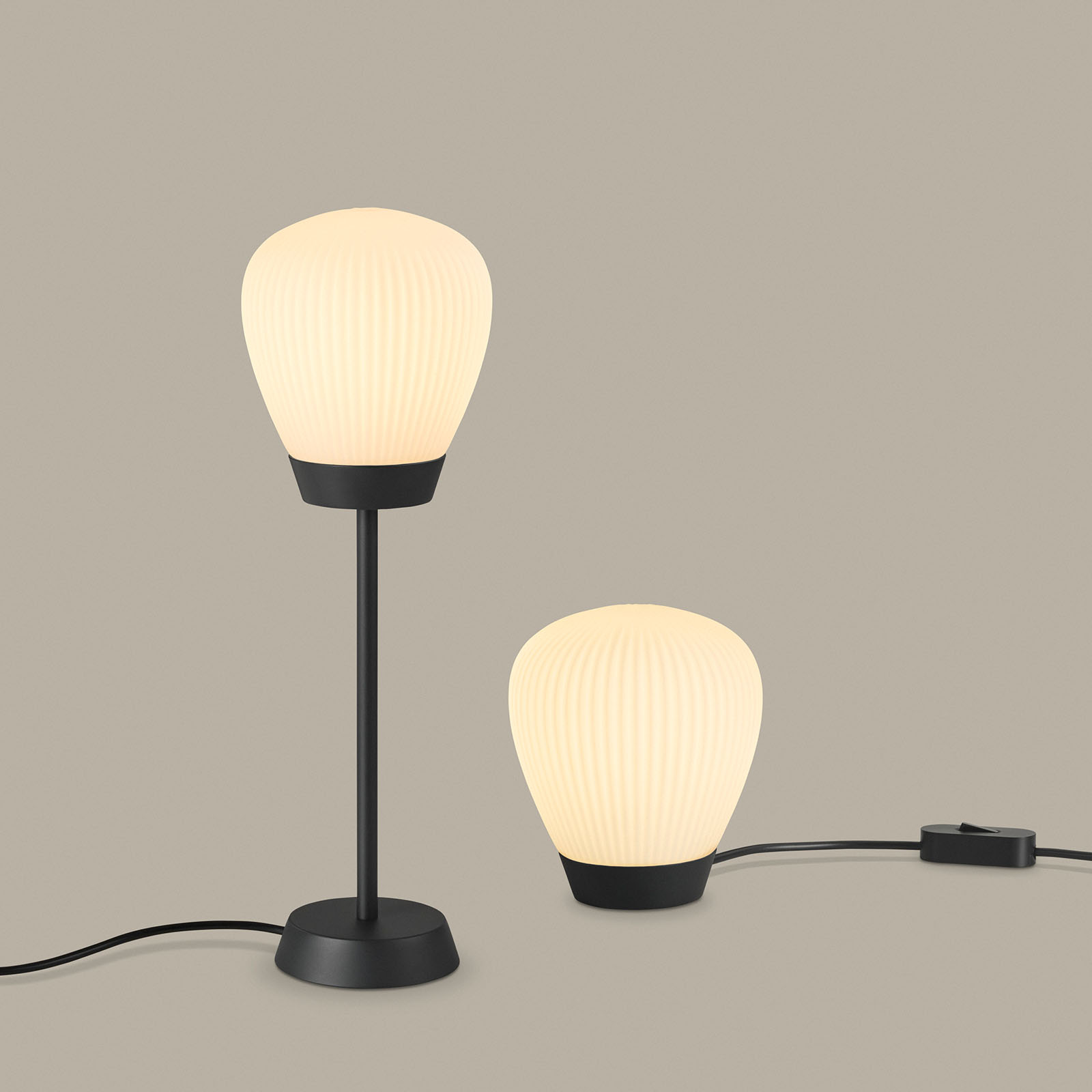 Table Lamp PLISSEE T1 with Pleated Glass Shade: Auch erhältlich als Version ohne Standbein