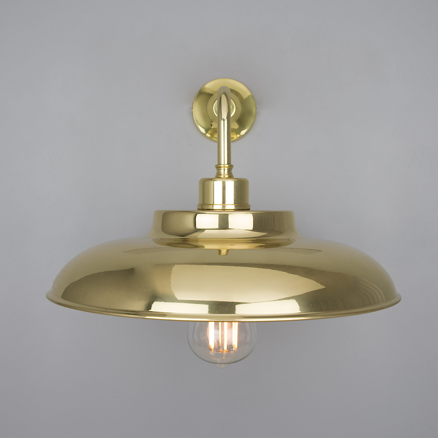 Nostalgic Dish Shade Wall Light Made of Brass: Messing poliert