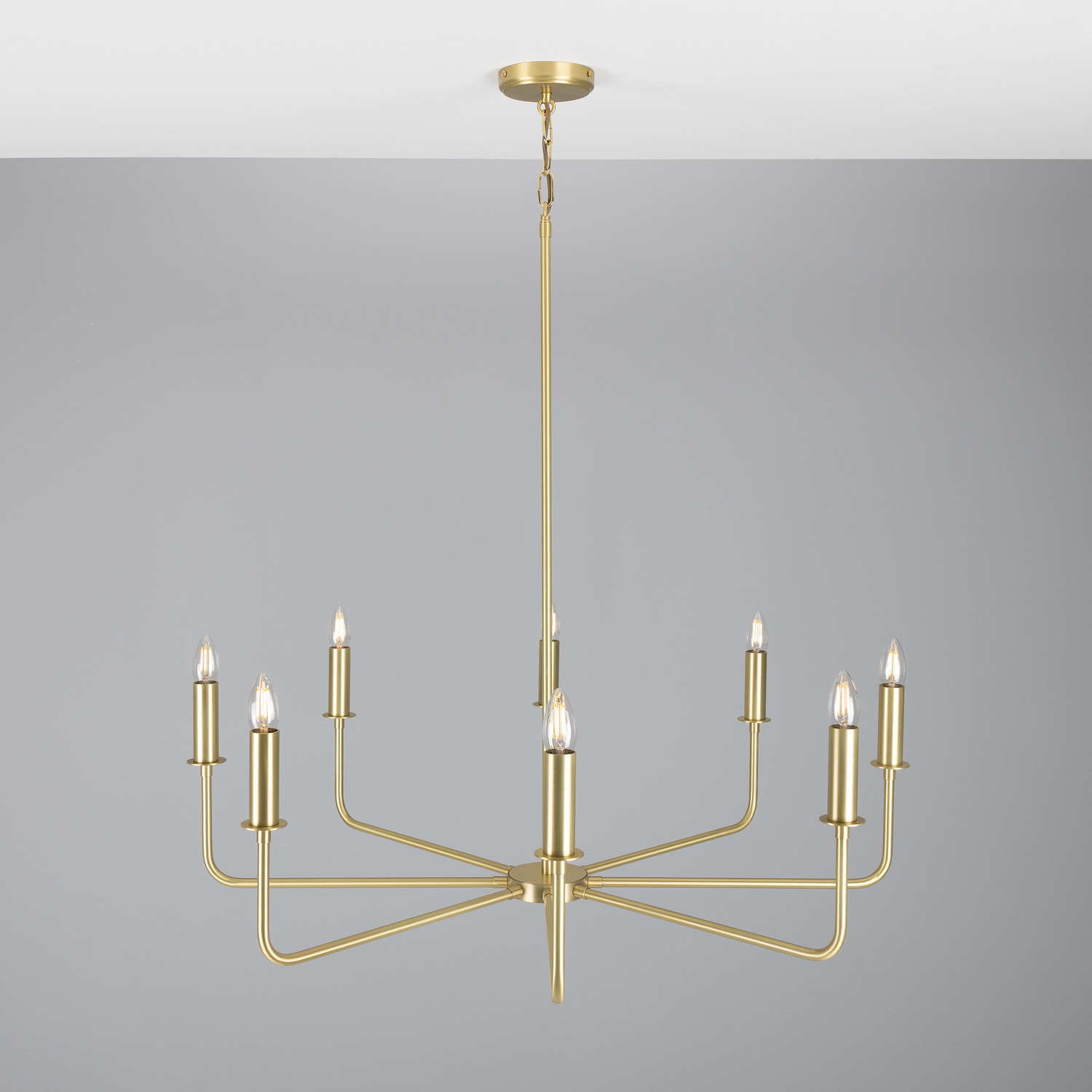 Modern Chandelier with Eight Brass Arms and Candle Bulbs: Messing satiniert