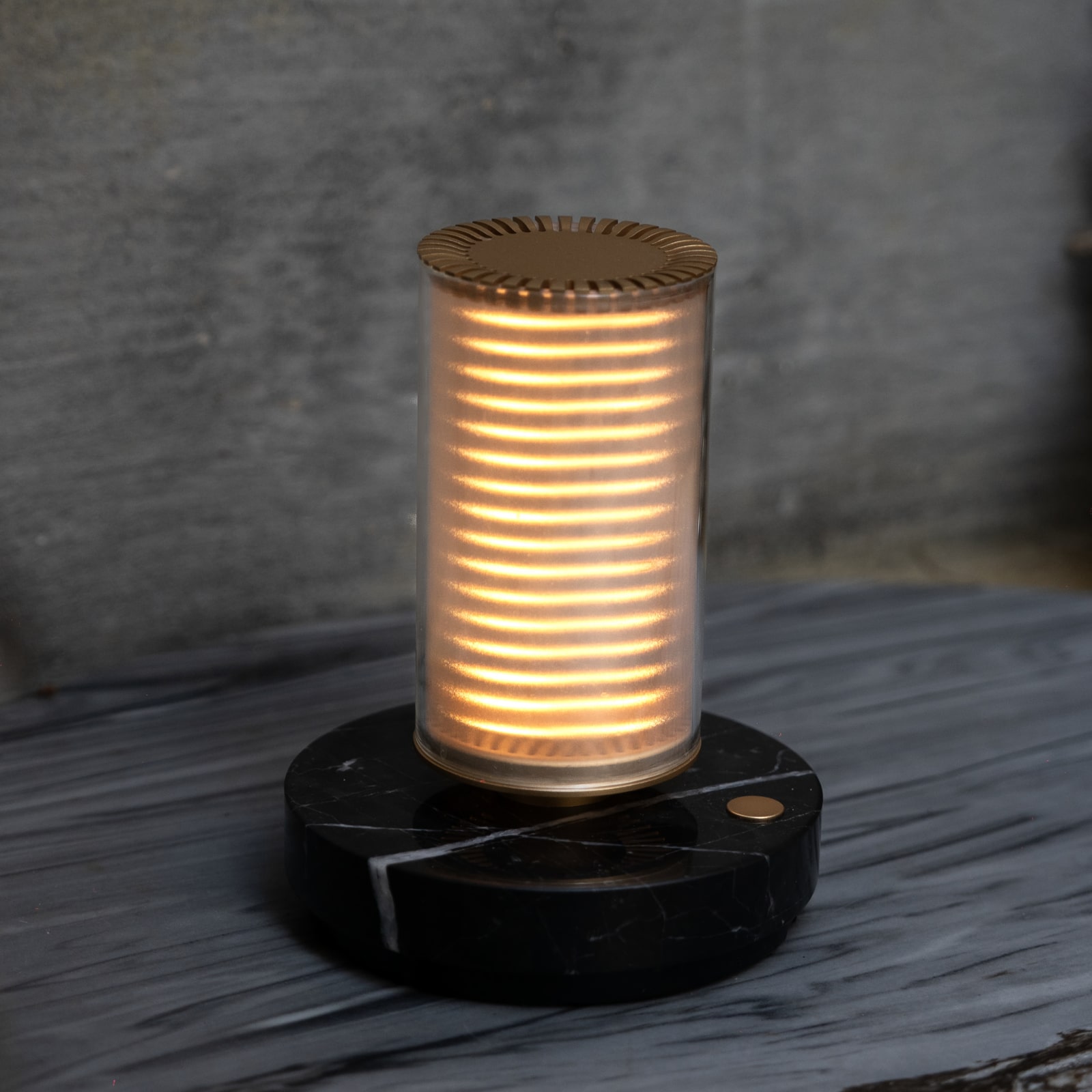 Battery-Powered Table Lamp with Marble Base FRECHIN A TABLE