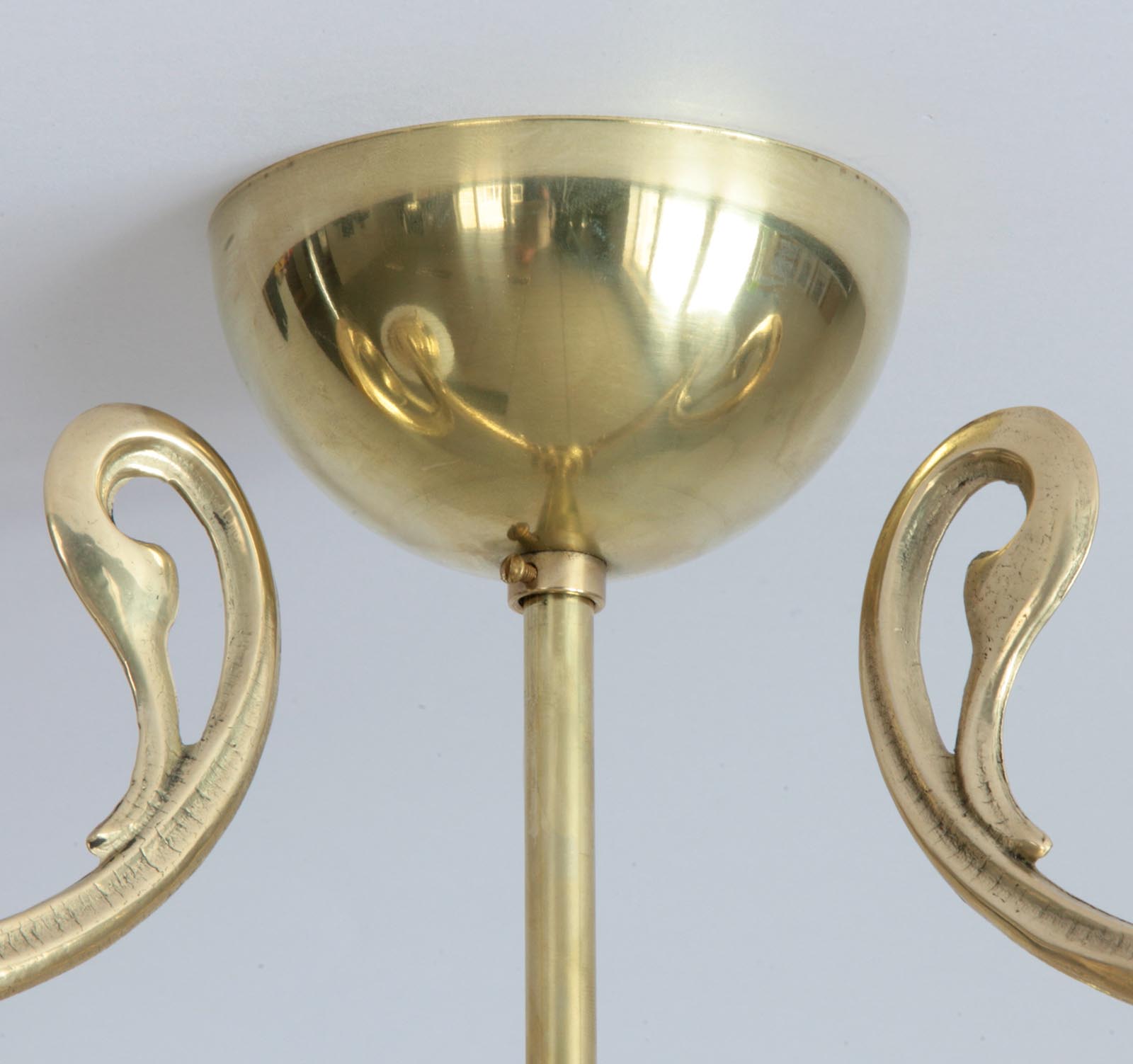 3-Arm Art Nouveau Ceiling Chandelier: Detail Messing poliert/unlackiert
