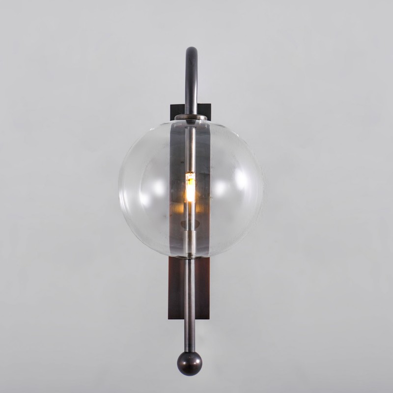 Modern borosilicate clear glass ball wall lamp NAPLES: Kanoneneisen-Patina auf Messing.