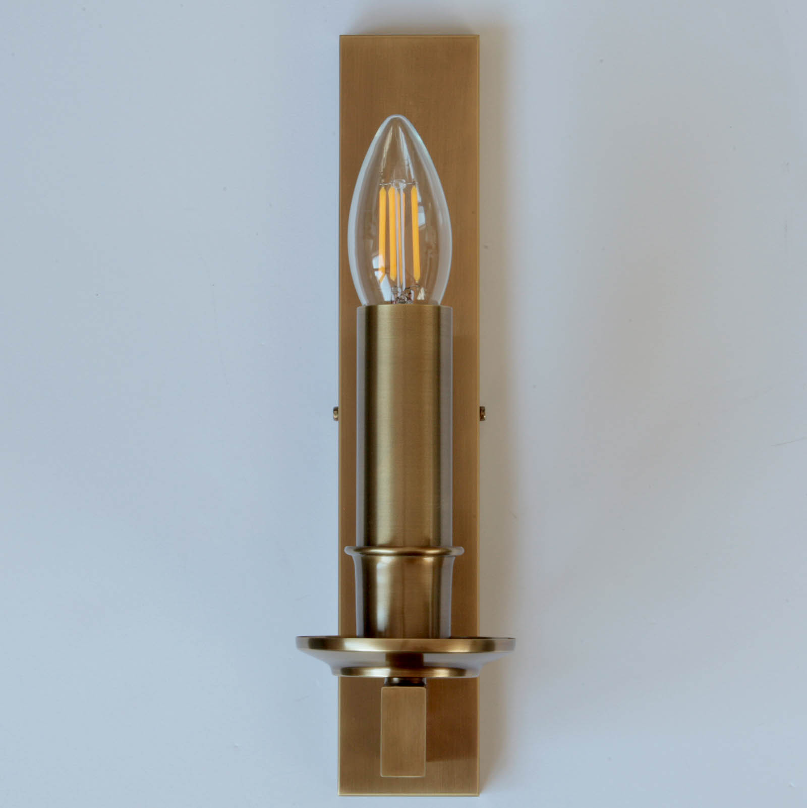 Candle Sconce Made of Solid Brass: Modell 2 in antik handpatiniert