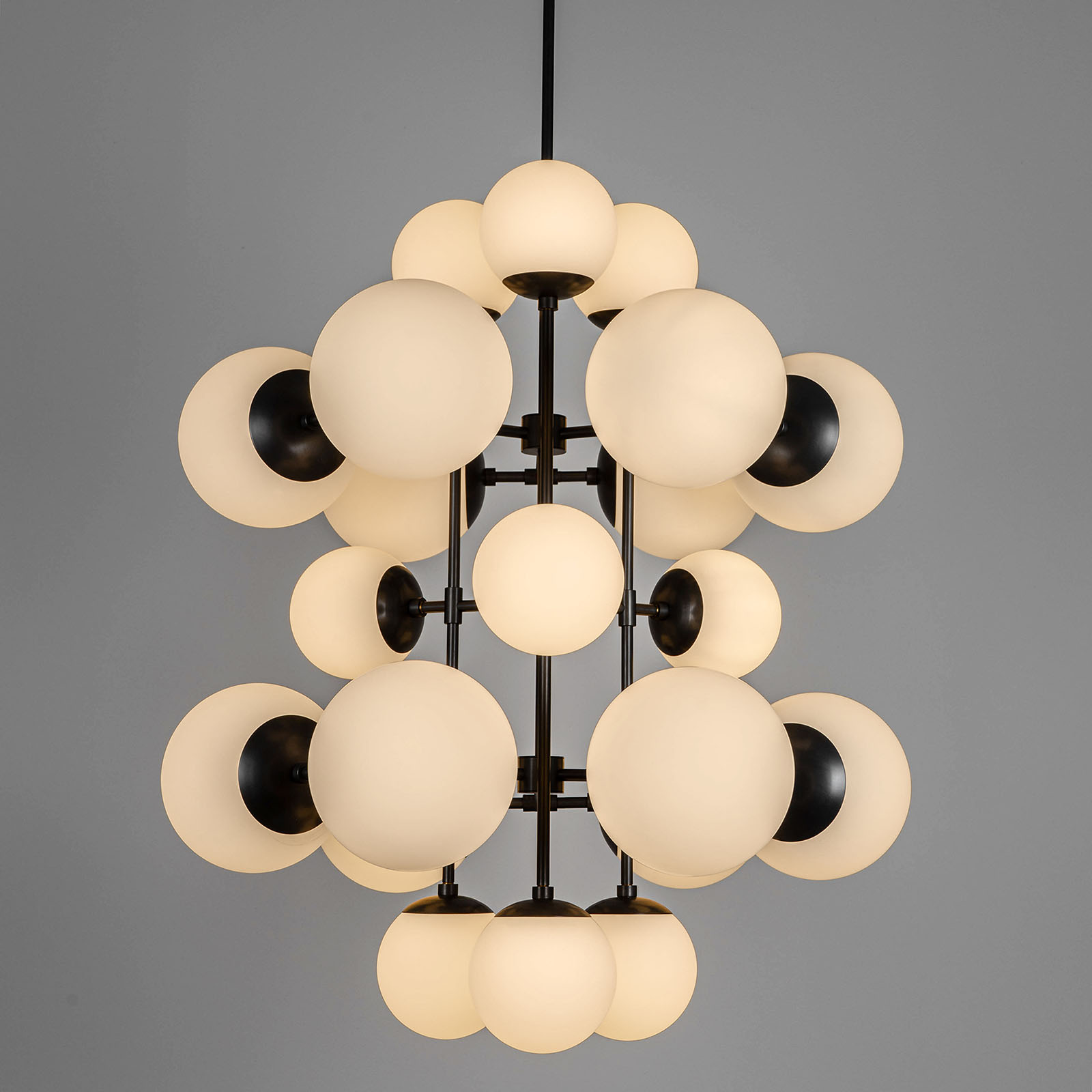 Luxuriöser Glaskugel-Hängeleuchter GLOW mit 21 Brennstellen