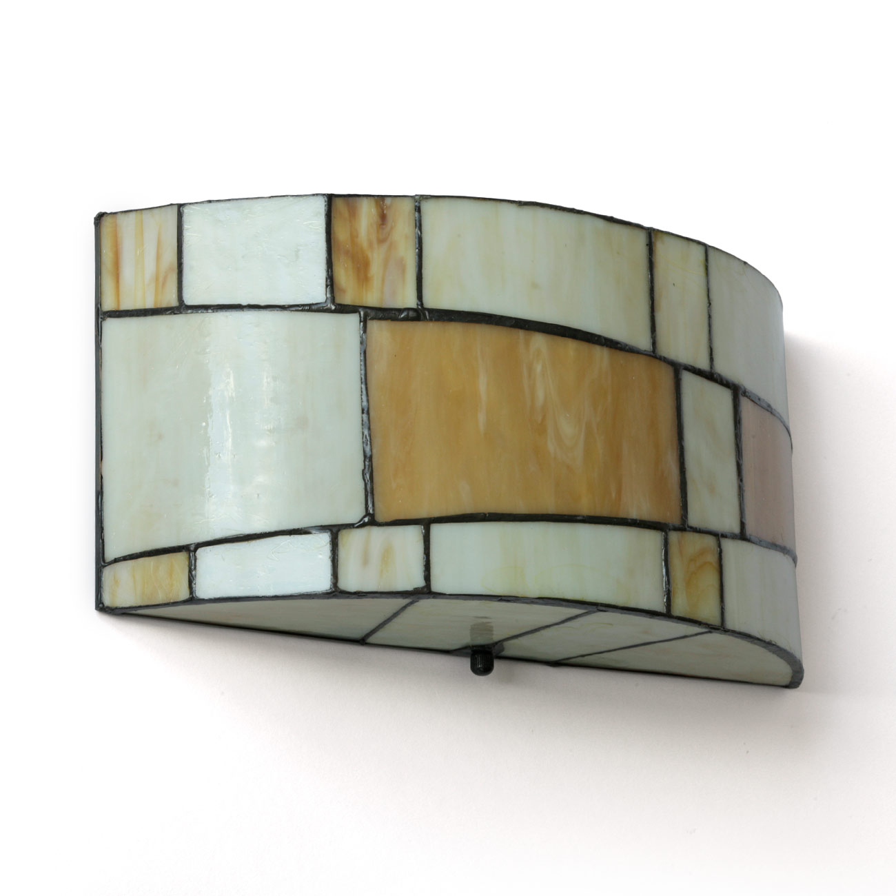 Flache Tiffany-Wandleuchte mit halbrundem Schirm