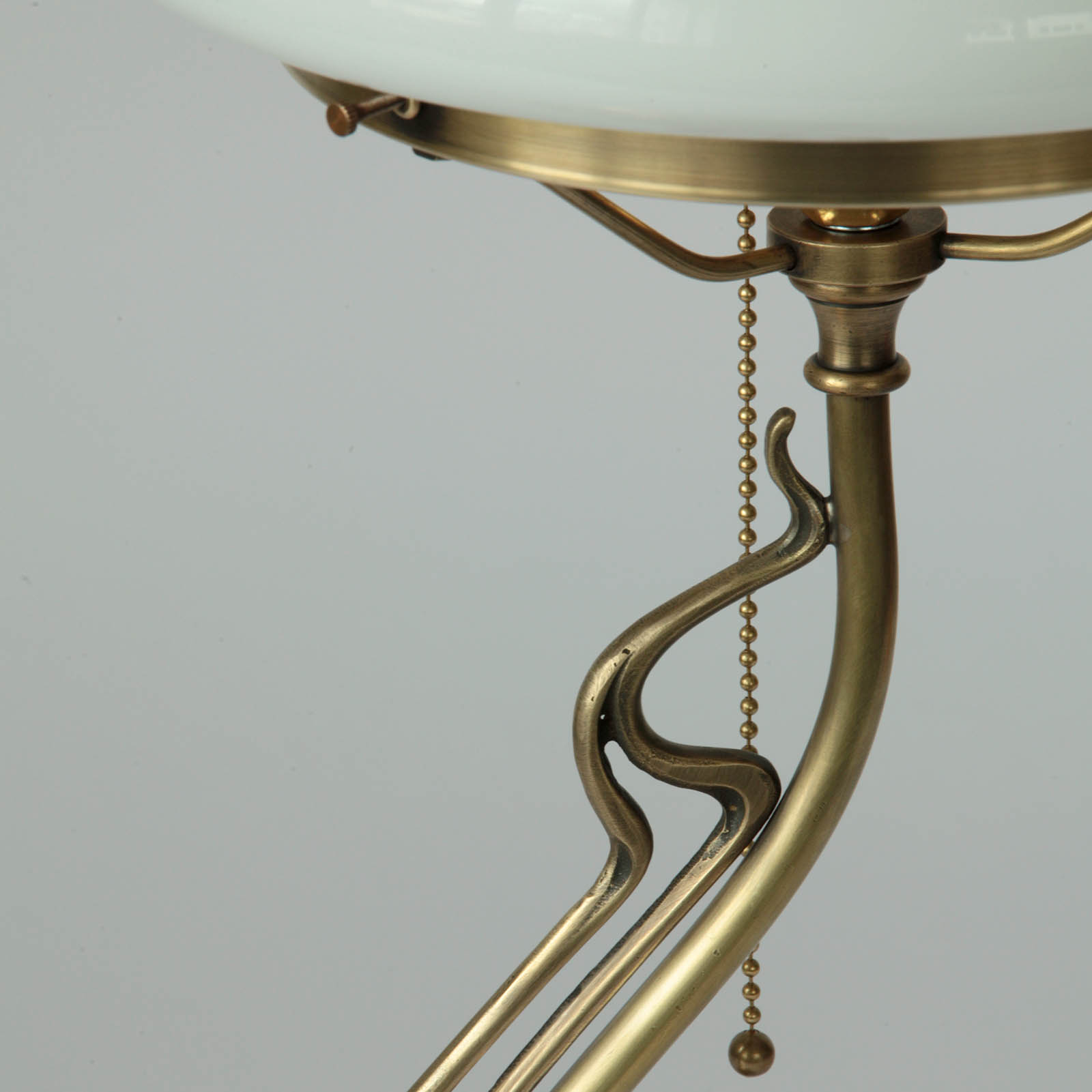 Art Nouveau "Mushroom" Table Lamp with Curved Brass Frame, Fig. 7