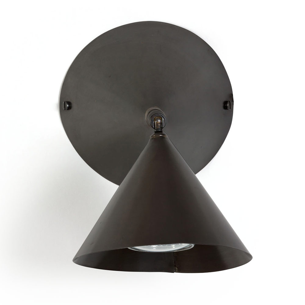 Kleiner Wandspot mit Ø 13 cm-Kegelschirm, Messing oder Zink