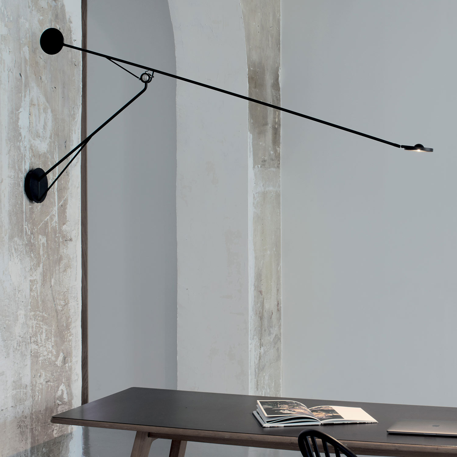 AARO: Adjustable balanced wall light with 155 cm bracket