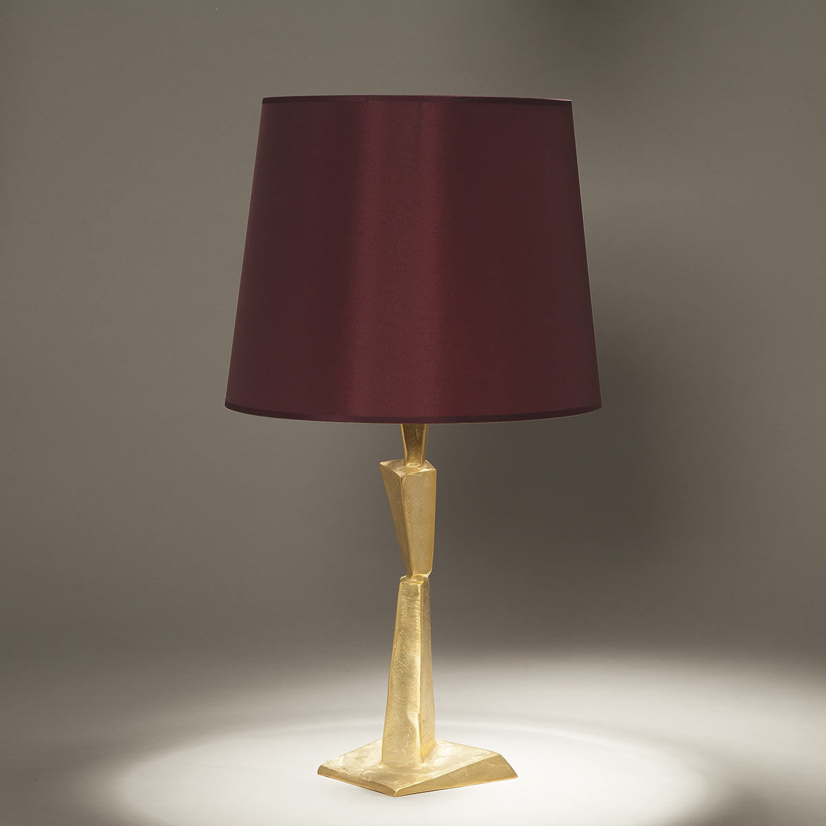 Bronzeguss-Tischleuchte CUBIST mit Stoffschirm