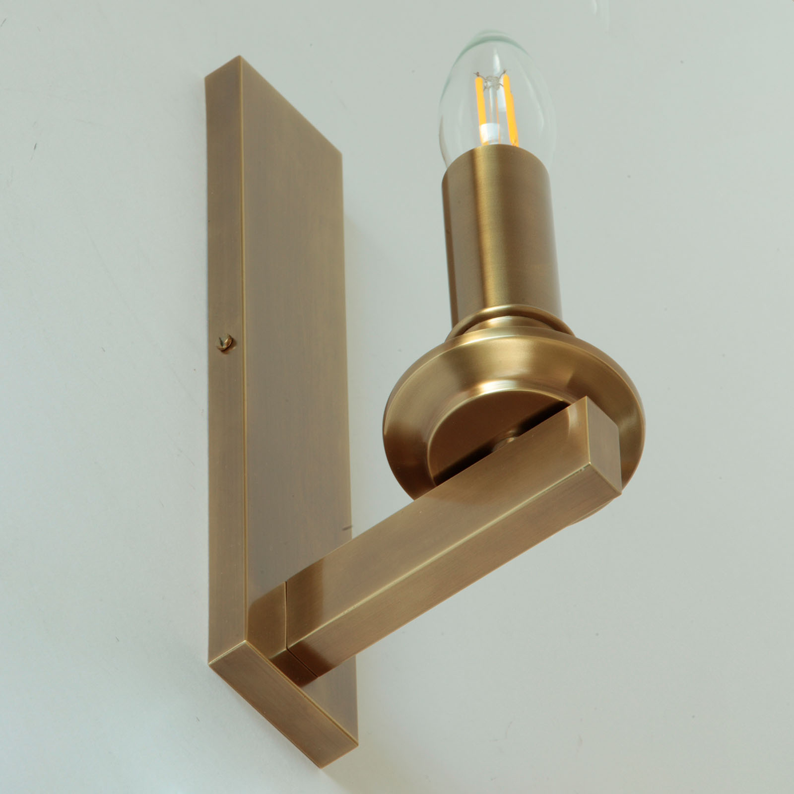Candle Sconce Made of Solid Brass: Modell 2 in antik handpatiniert
