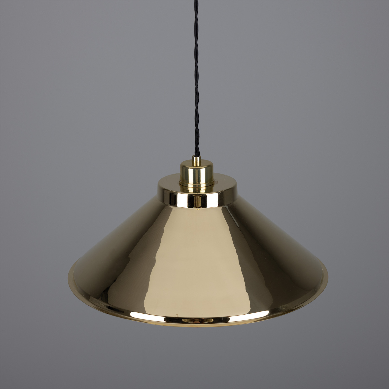 Traditionelle Messing-Pendelleuchte aus der Manufaktur: Messing poliert