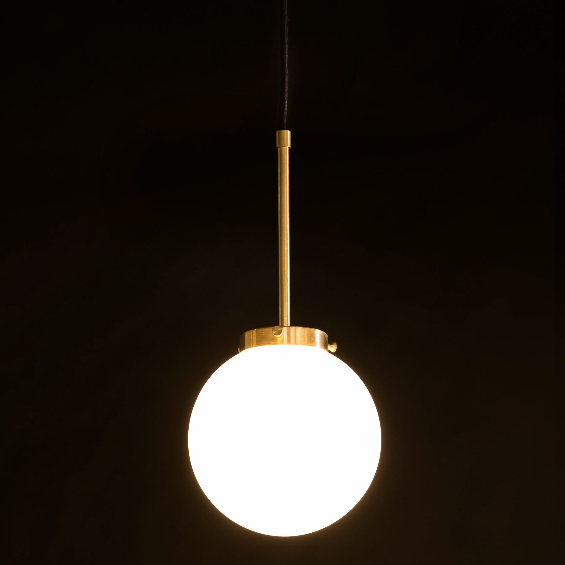 Exklusive Glaskugel-Pendelleuchte im Messing-Design, 20 cm