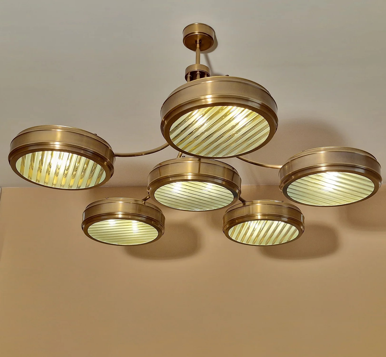 Großer Messing-Leuchter mit sechs Messingscheiben, Ø 125 cm