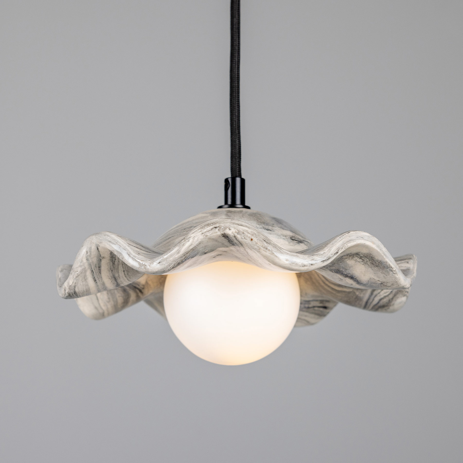 Small Wavy Pendant Lamp with Marbled Ceramic Shade, Fig. 3