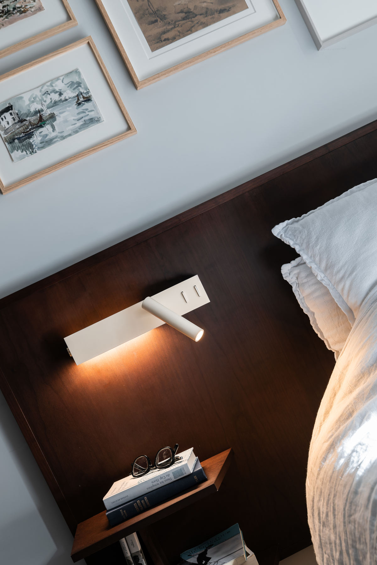 Adjustable Bedroom Light FIT with Backlighting: ©David Pillet
