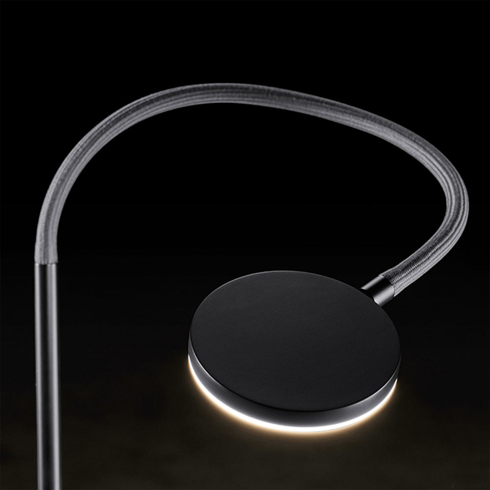 FLEX S – moderne Lese-Stehleuchte mit High End-LED und biegsamem Arm