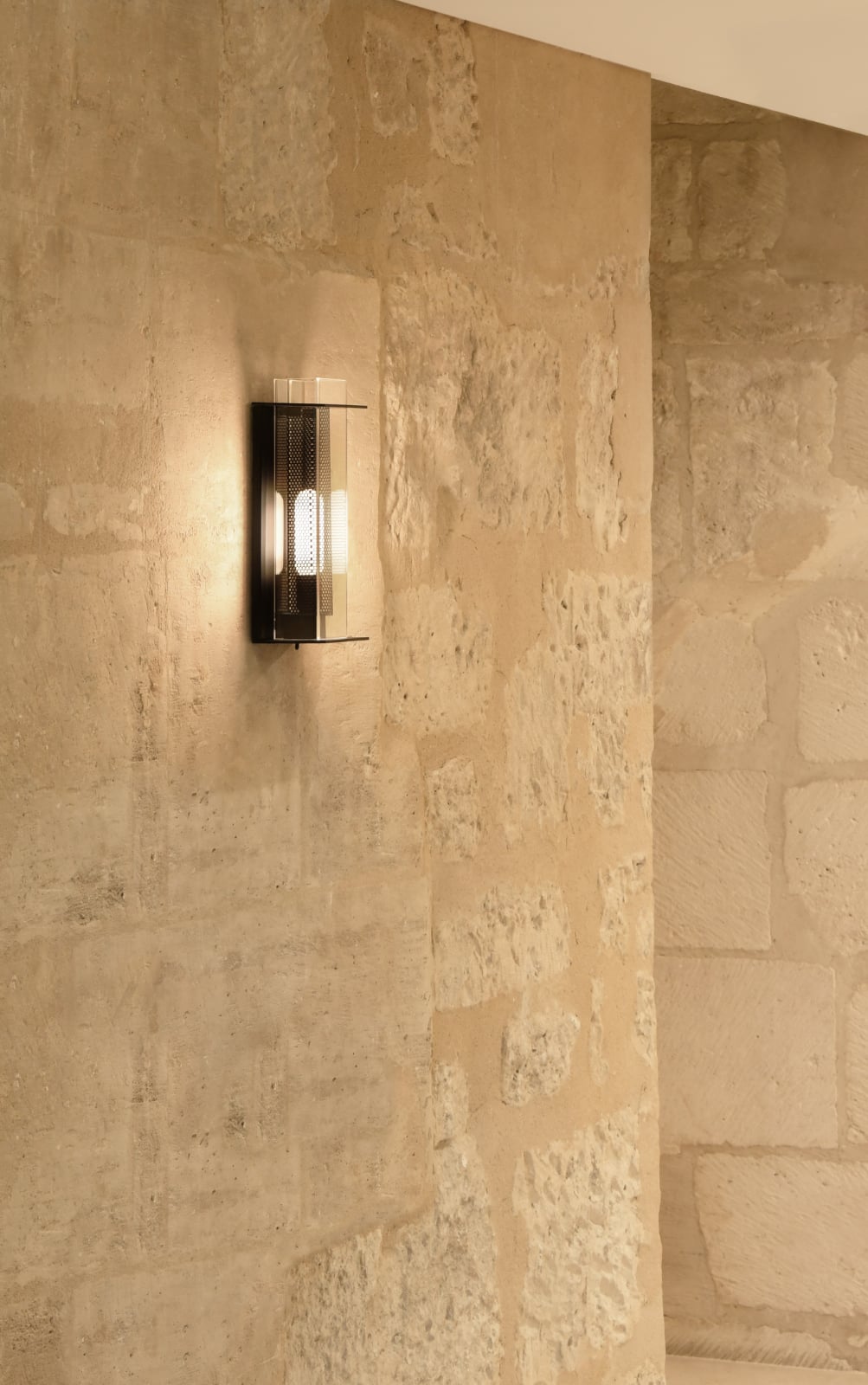 Slim Wall Light with Perforated Cover QUADRATUBE W1, Fig. 7