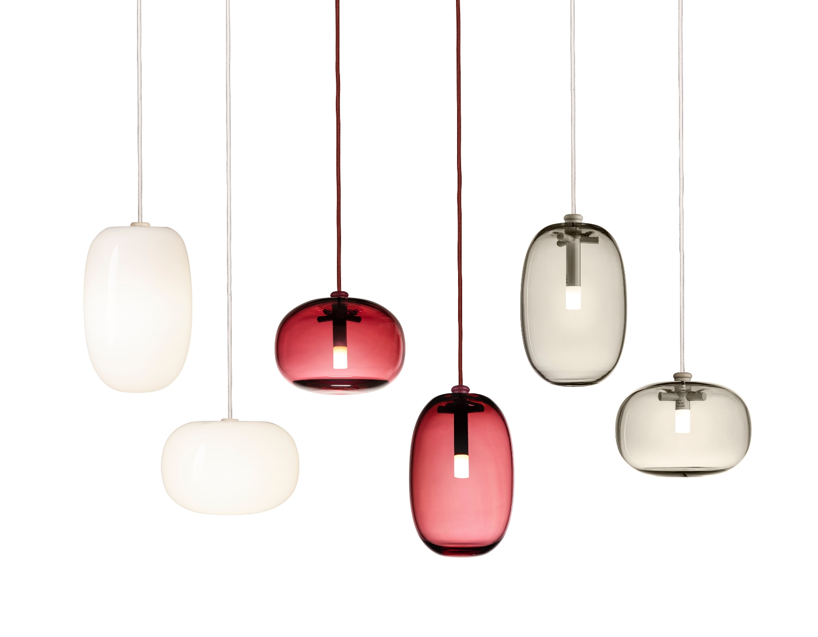 Design-Pendelleuchte PEBBLE aus mundgeblasenem Glas: Die Modellreihe PEBBLE