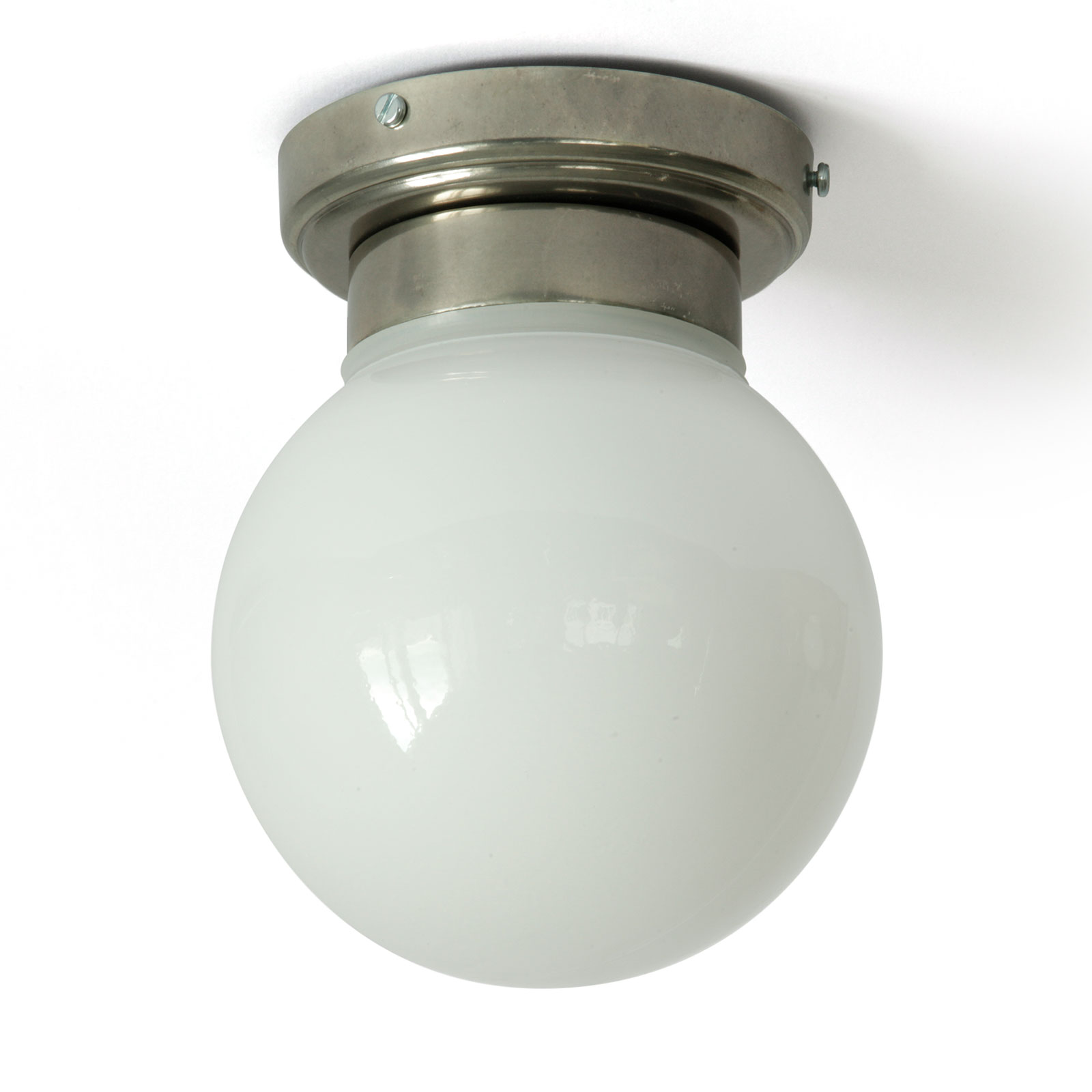Moderne, kleine Kugel-Deckenleuchte (Opal-Glas), mit IP65 auch für Bäder
