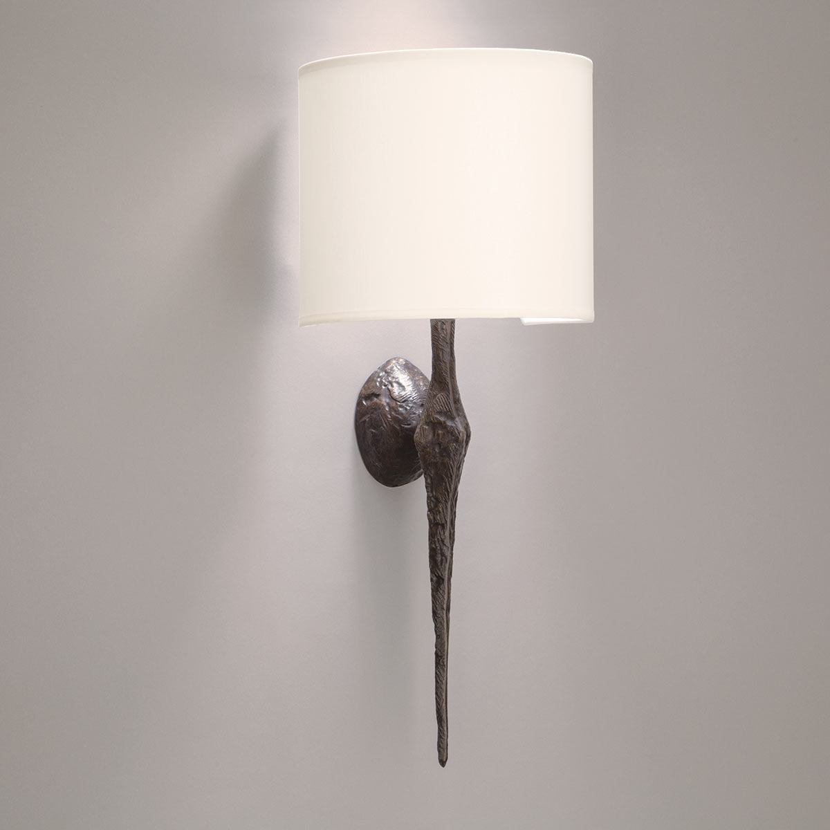 Bronzeguss-Wandleuchte PETITE TORCHÈRE mit Stoffschirm