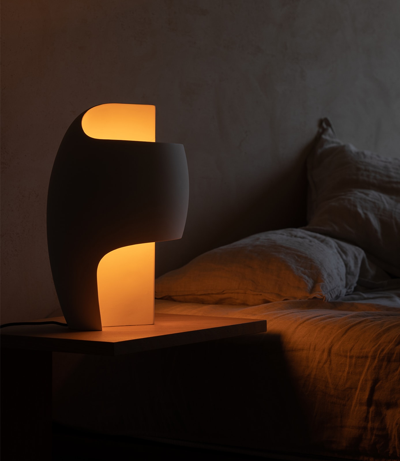 Skulpturale Design-Tischleuchten LAMPE B und GRANDE B, Bild 9