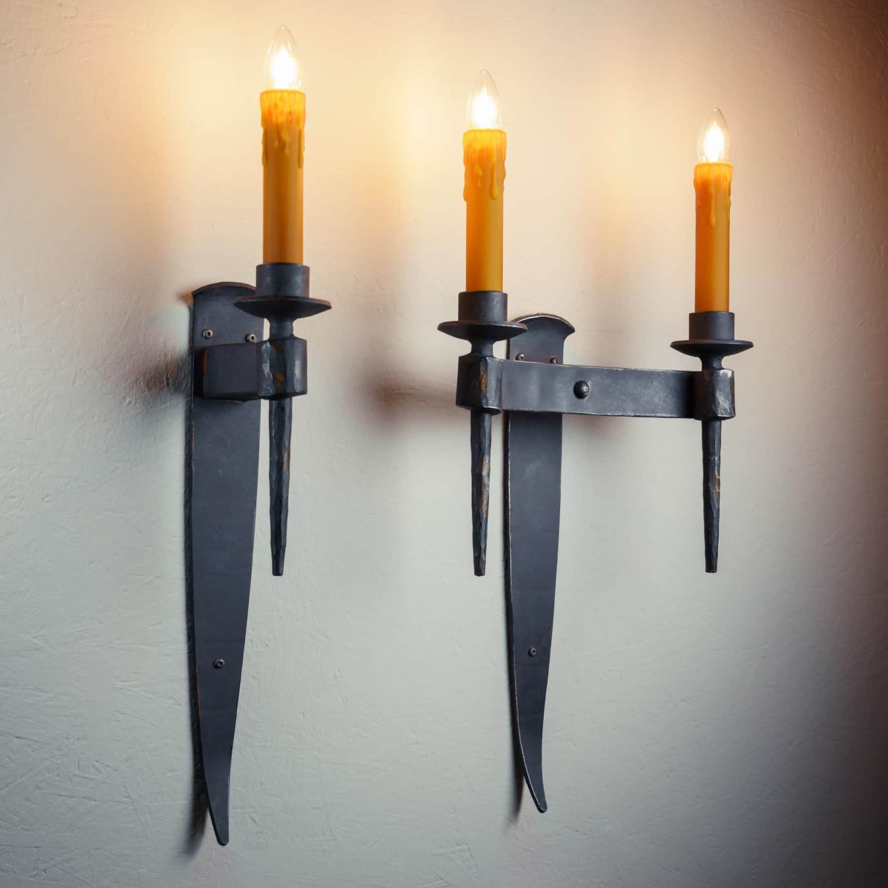 Handgeschmiedete Kerzen-Wandleuchte (Kandelaber),  ein- oder zweiflammig