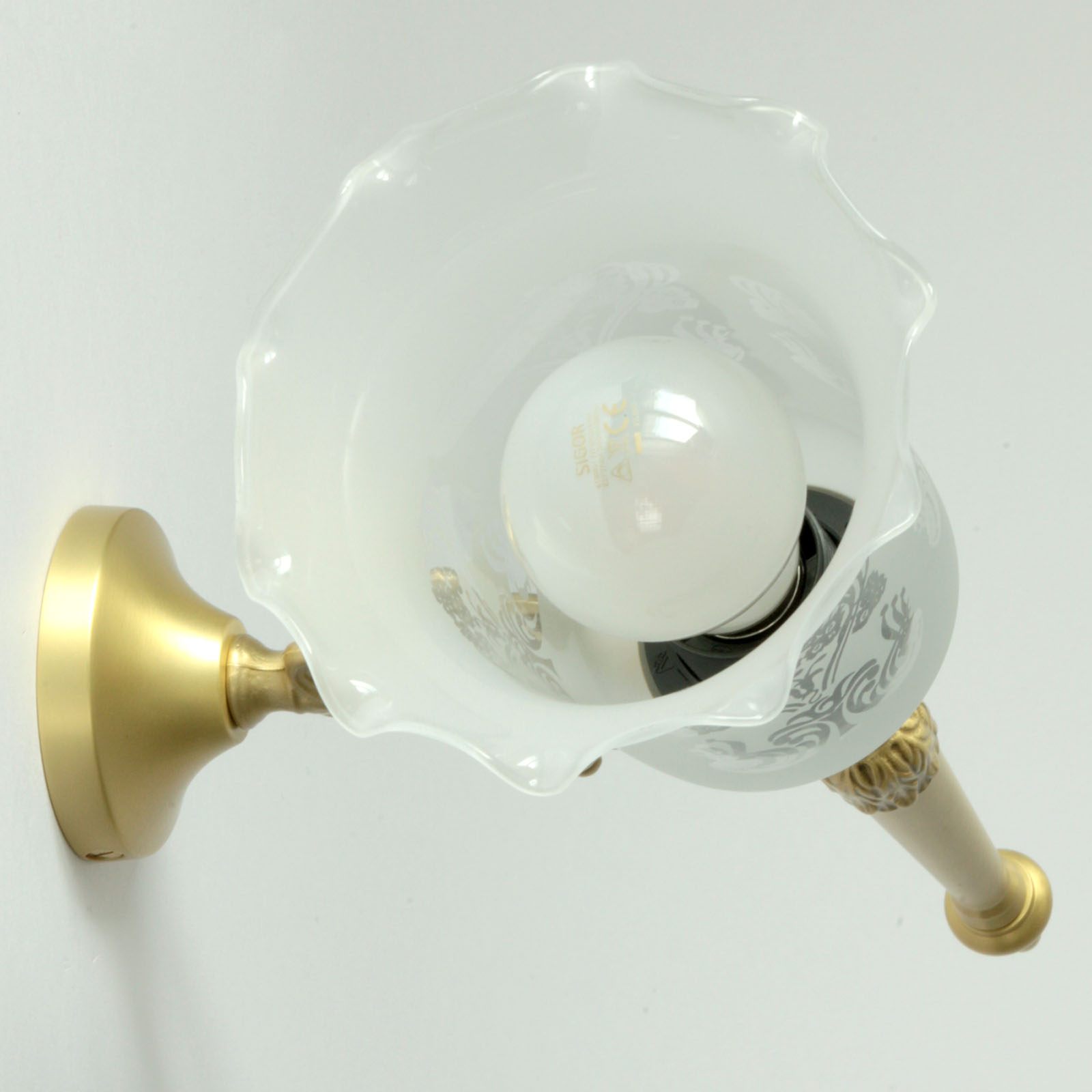 Nostalgic Wall Light in Victorian Style: Messing satiniert