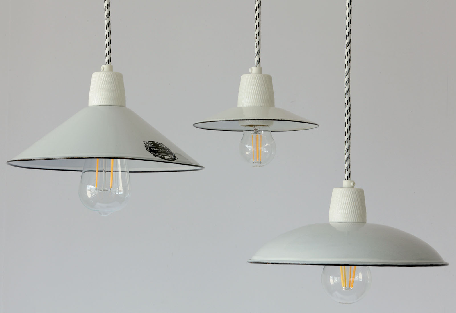 Unique Pieces with Antique Enamel Shades: Borken Pendant Lamp 240 mm: Hier in Kombination mit den ebenfalls antiken Modellen Bonn und Mainz