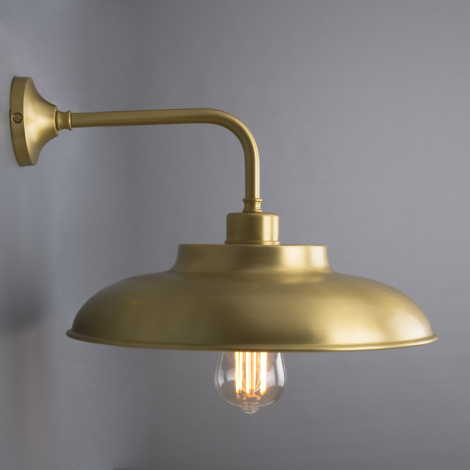 Nostalgic Dish Shade Wall Light Made of Brass: Messing satiniert