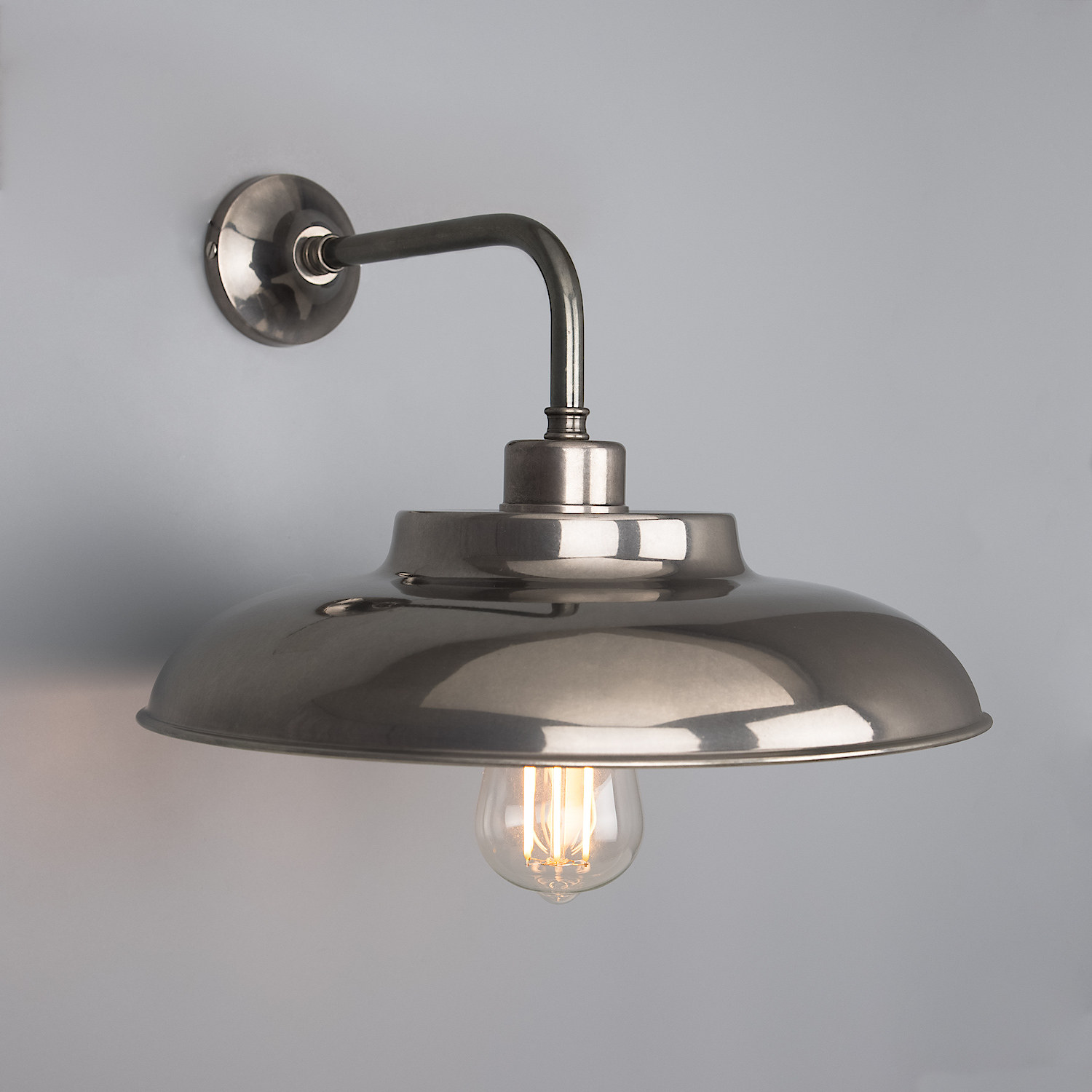 Nostalgic Dish Shade Wall Light Made of Brass: Messing alt-silbern patiniert